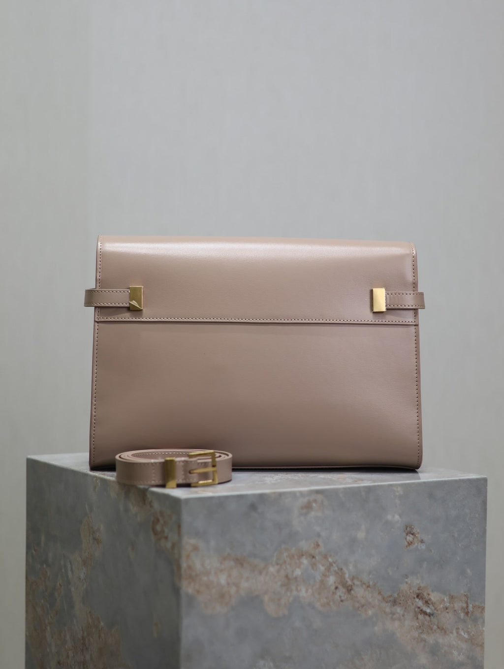 SAINT LAURENT MANHATTAN MEDIUM 29 IN DARK BEIGE SMOOTH CALFSKIN GOLD BUCKLE