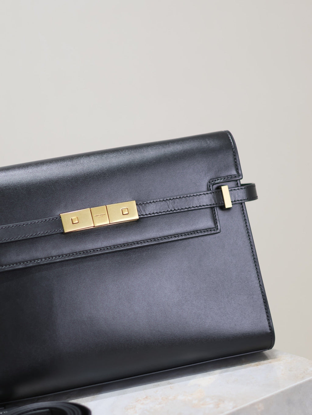 SAINT LAURENT MANHATTAN MEDIUM 29 IN BLACK SMOOTH CALFSKIN GOLD BUCKLE