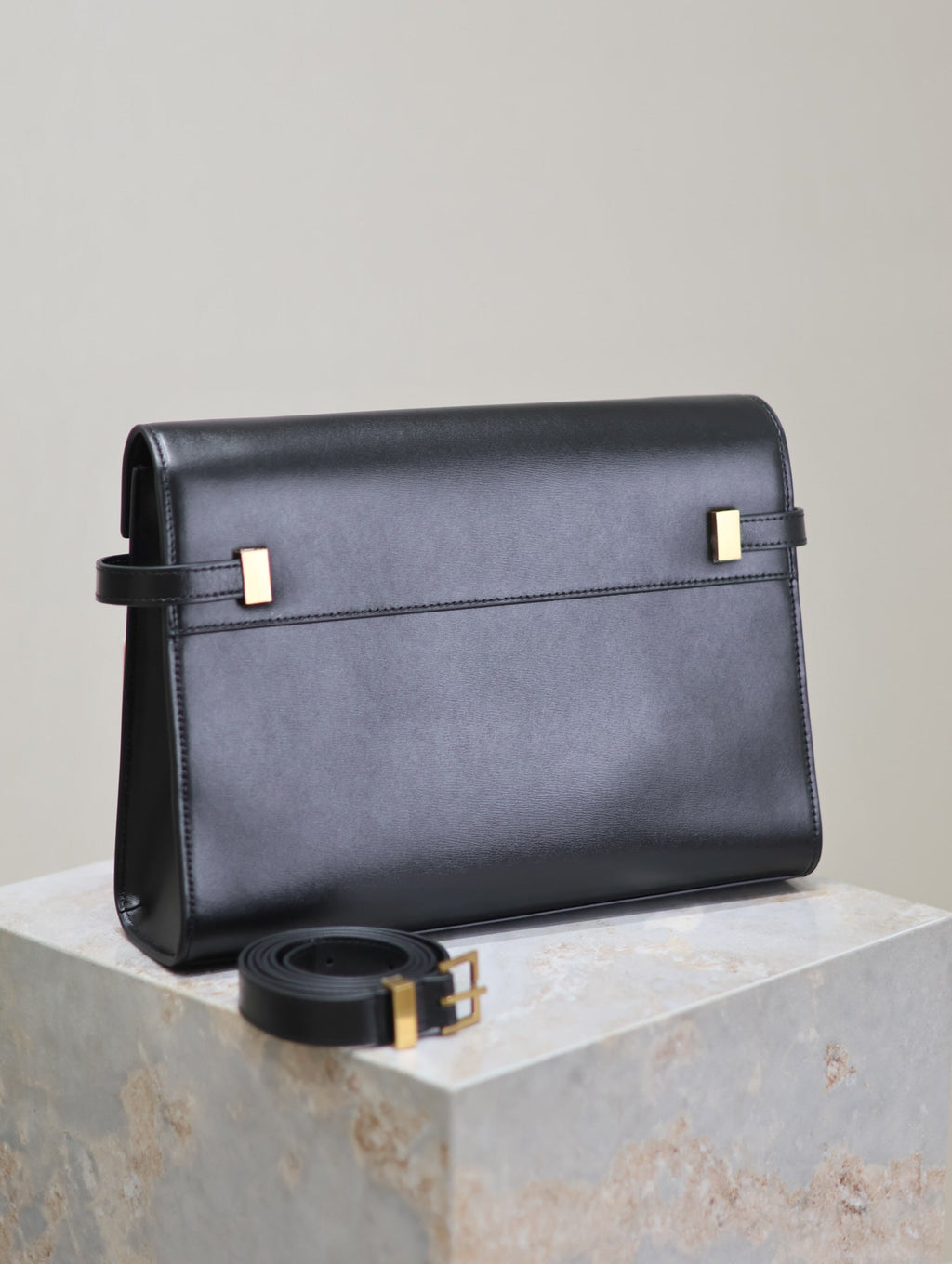 SAINT LAURENT MANHATTAN MEDIUM 29 IN BLACK SMOOTH CALFSKIN GOLD BUCKLE
