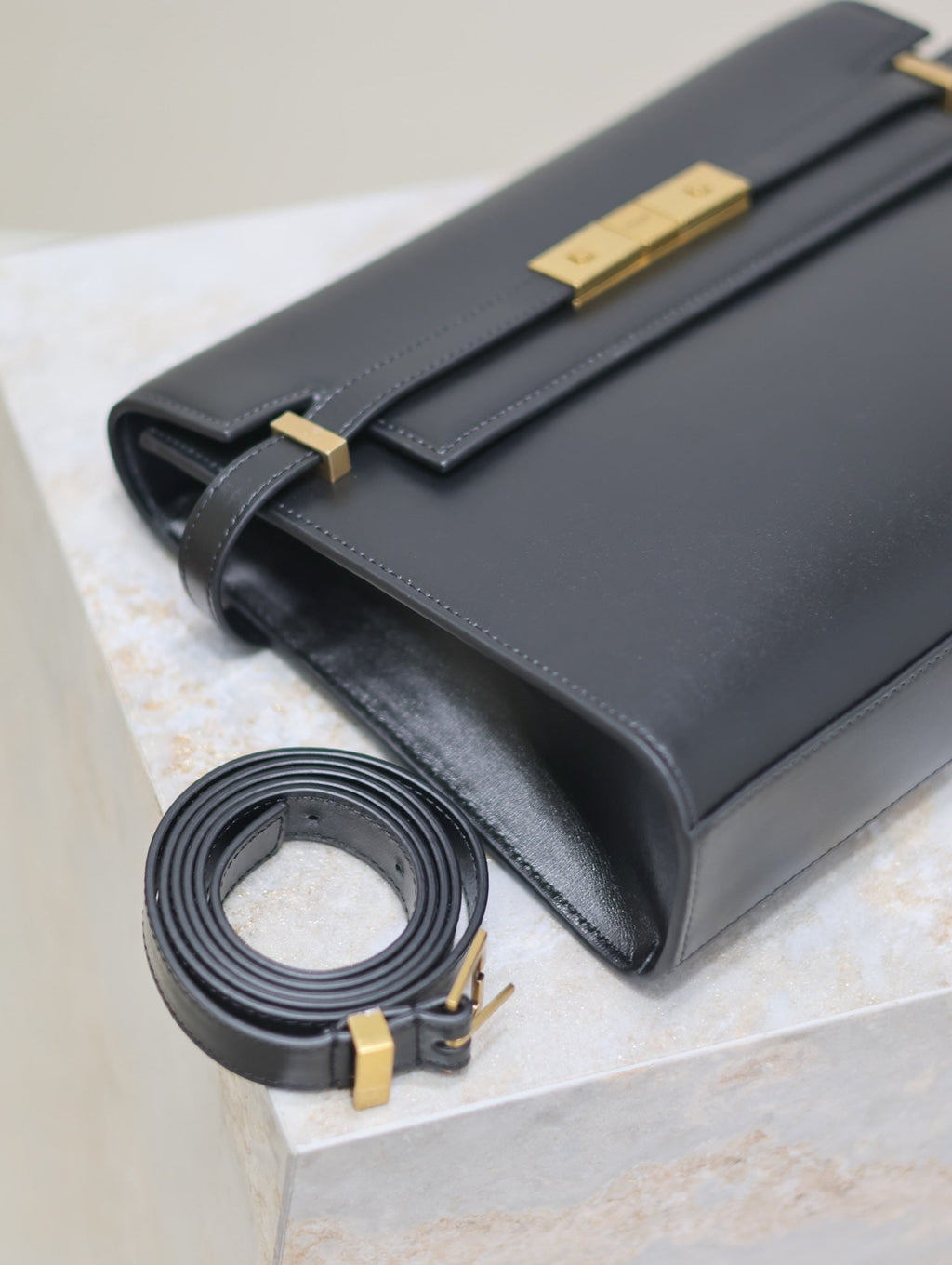 SAINT LAURENT MANHATTAN MEDIUM 29 IN BLACK SMOOTH CALFSKIN GOLD BUCKLE