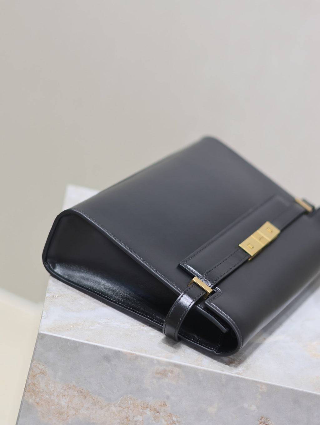 SAINT LAURENT MANHATTAN MEDIUM 29 IN BLACK SMOOTH CALFSKIN GOLD BUCKLE