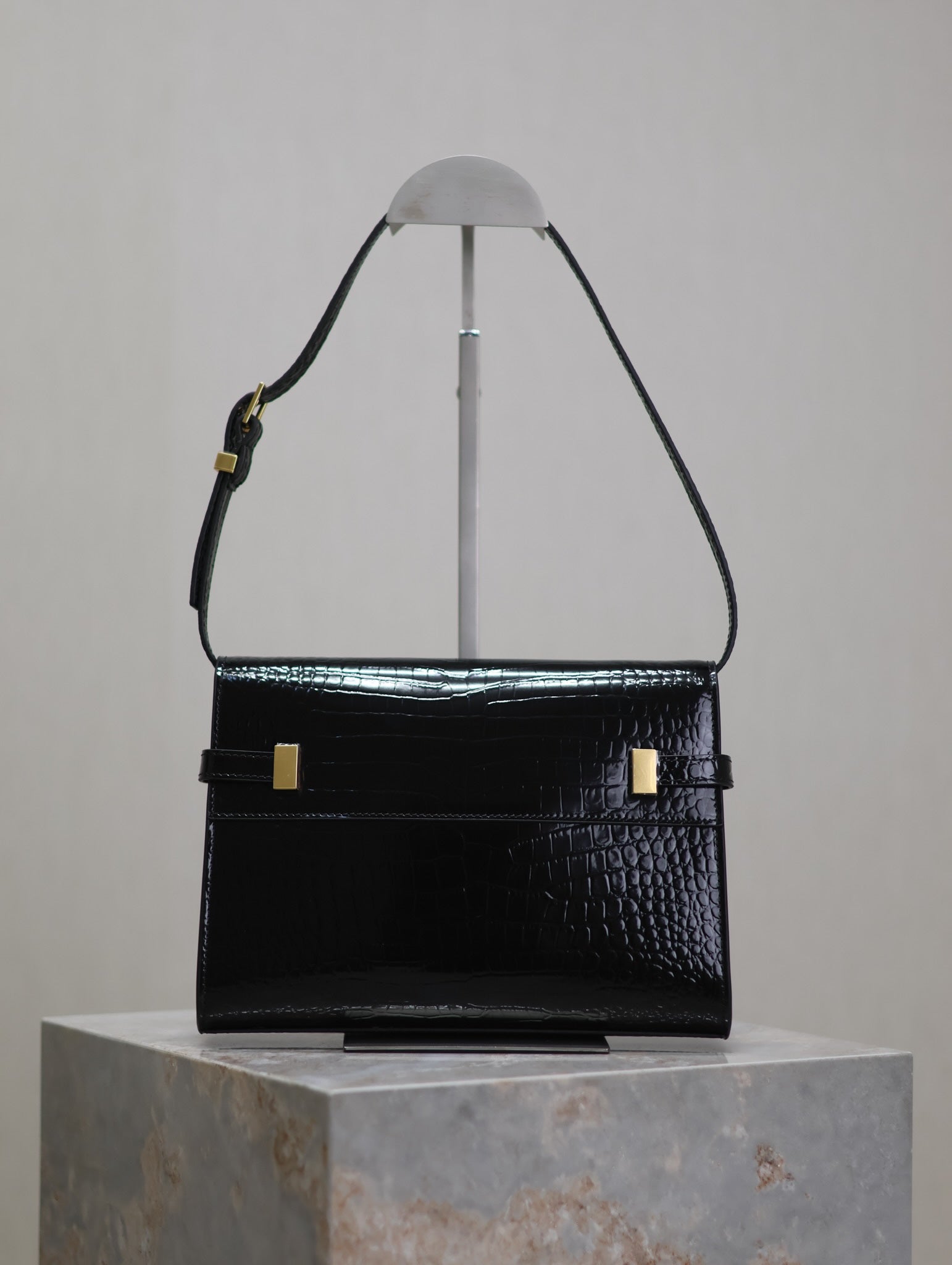 SAINT LAURENT MANHATTAN SMALL 24 IN BLACK CROCODILE PATTERN GLOSSY CALFSKIN GOLD BUCKLE