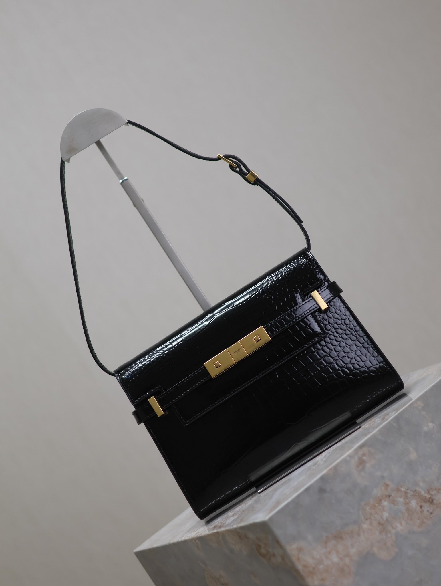SAINT LAURENT MANHATTAN SMALL 24 IN BLACK CROCODILE PATTERN GLOSSY CALFSKIN GOLD BUCKLE
