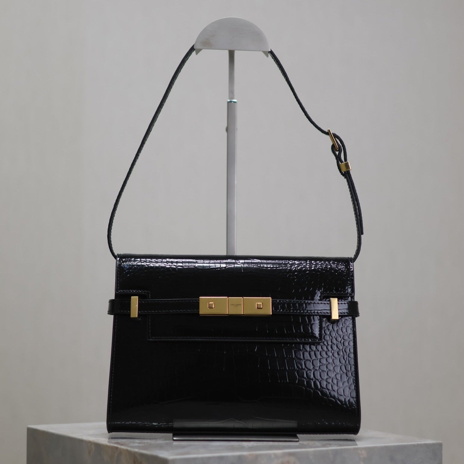 SAINT LAURENT MANHATTAN SMALL 24 IN BLACK CROCODILE PATTERN GLOSSY CALFSKIN GOLD BUCKLE