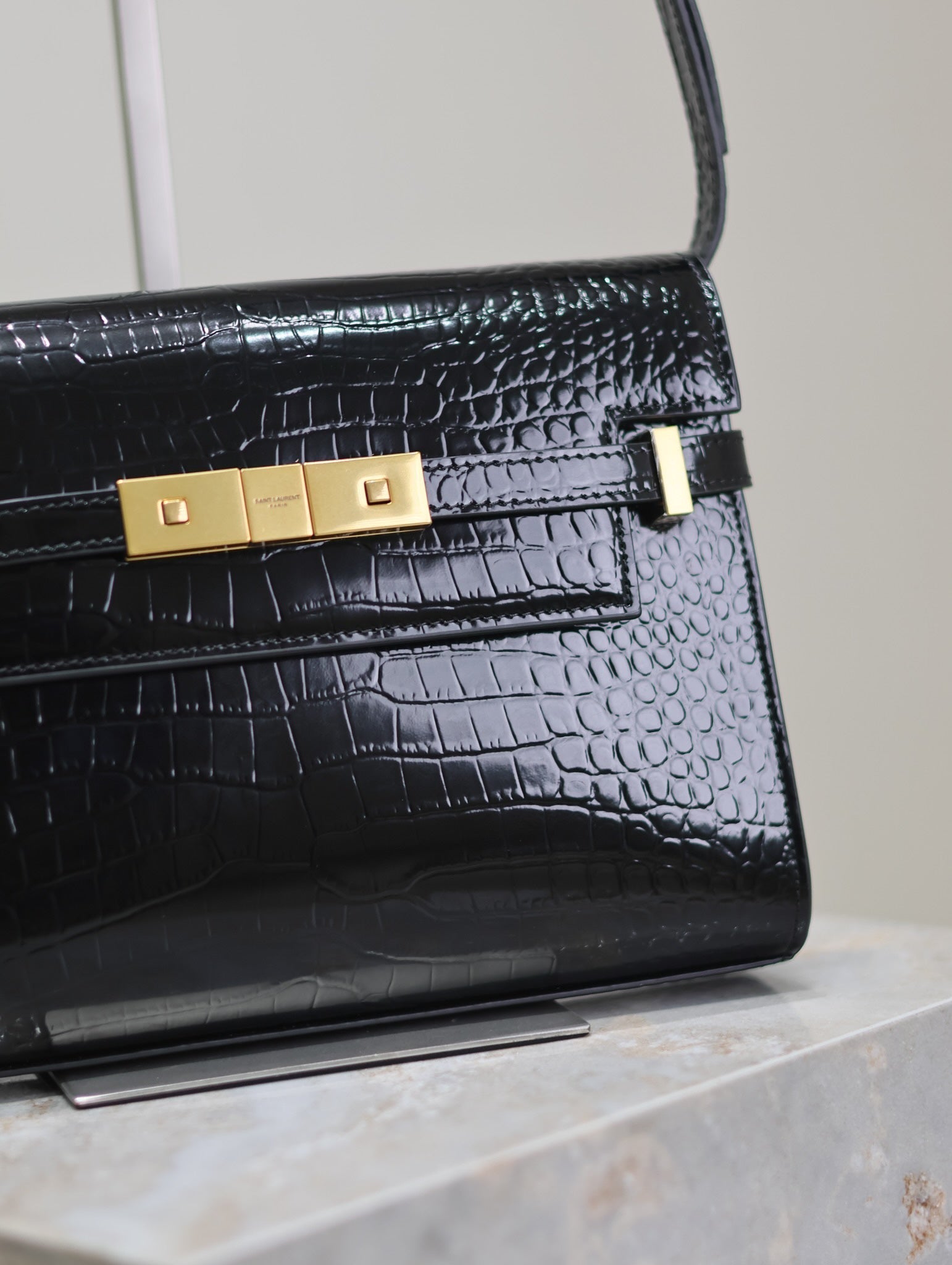 SAINT LAURENT MANHATTAN SMALL 24 IN BLACK CROCODILE PATTERN GLOSSY CALFSKIN GOLD BUCKLE