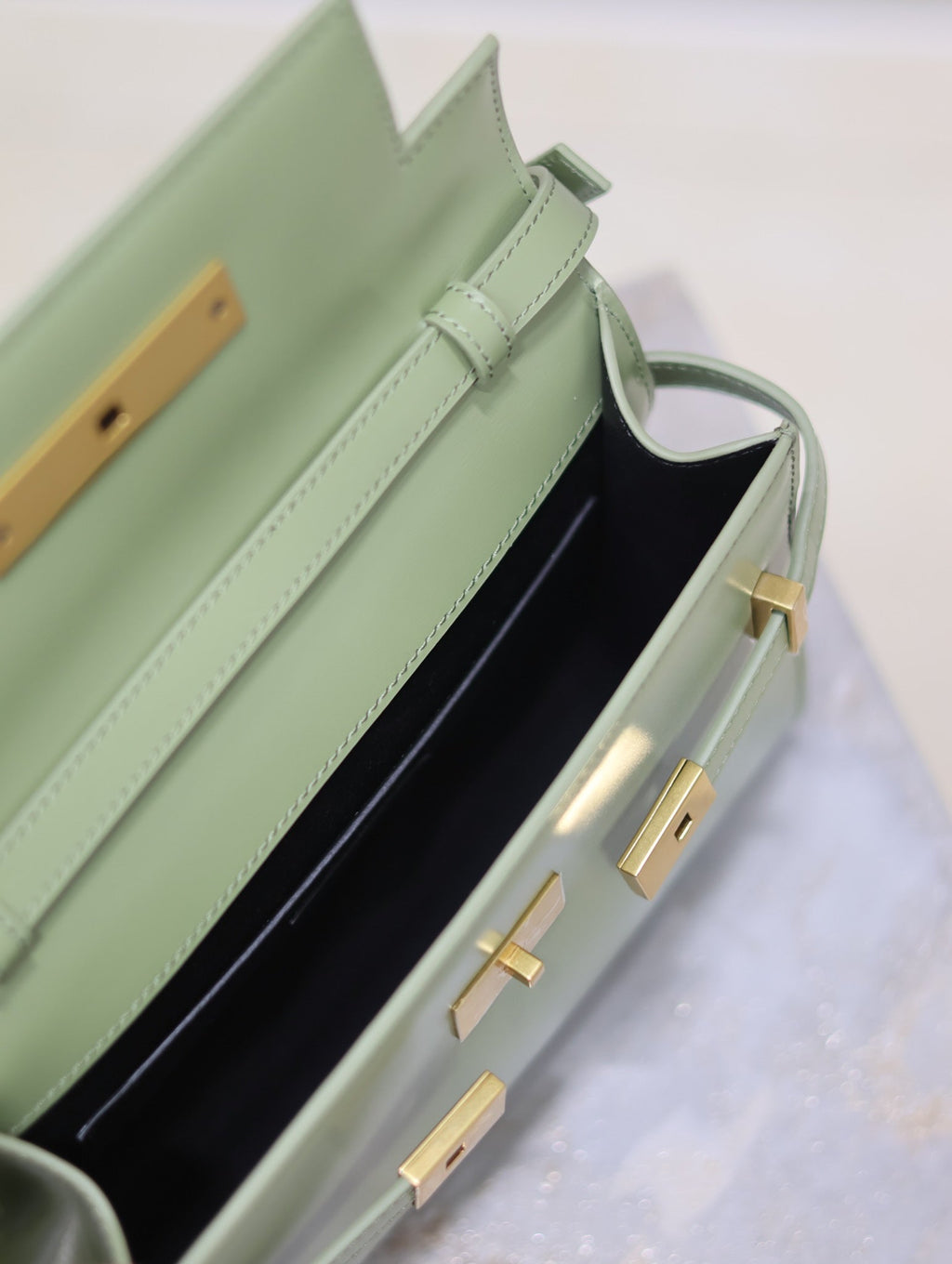 SAINT LAURENT MANHATTAN SMALL 24 IN OLIVE GREEN SMOOTH LAMBSKIN GOLD HARDWARE