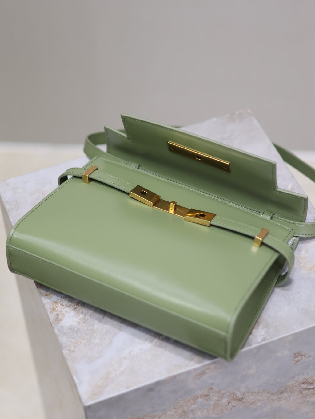 SAINT LAURENT MANHATTAN SMALL 24 IN OLIVE GREEN SMOOTH LAMBSKIN GOLD HARDWARE