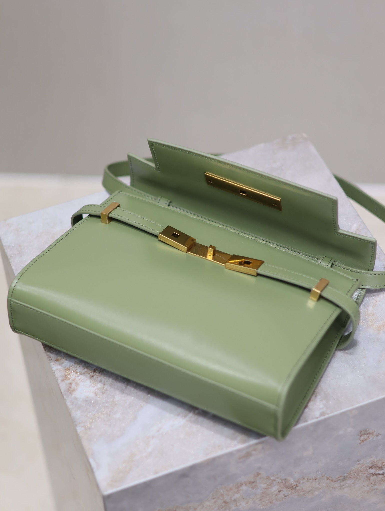 SAINT LAURENT MANHATTAN SMALL 24 IN OLIVE GREEN SMOOTH LAMBSKIN GOLD HARDWARE