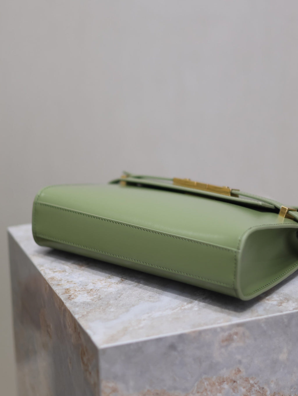 SAINT LAURENT MANHATTAN SMALL 24 IN OLIVE GREEN SMOOTH LAMBSKIN GOLD HARDWARE
