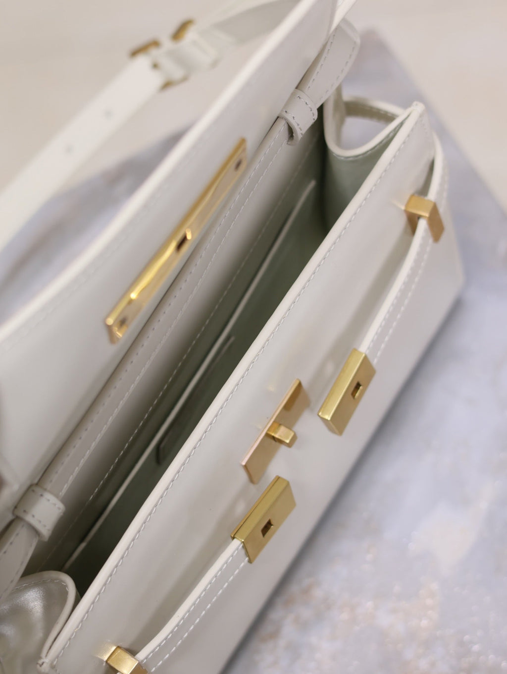 SAINT LAURENT MANHATTAN SMALL 24 IN WHITE SMOOTH LAMBSKIN GOLD HARDWARE