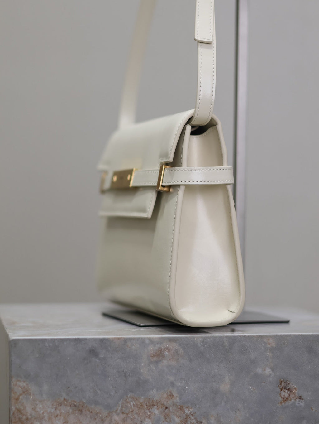 SAINT LAURENT MANHATTAN SMALL 24 IN WHITE SMOOTH LAMBSKIN GOLD HARDWARE