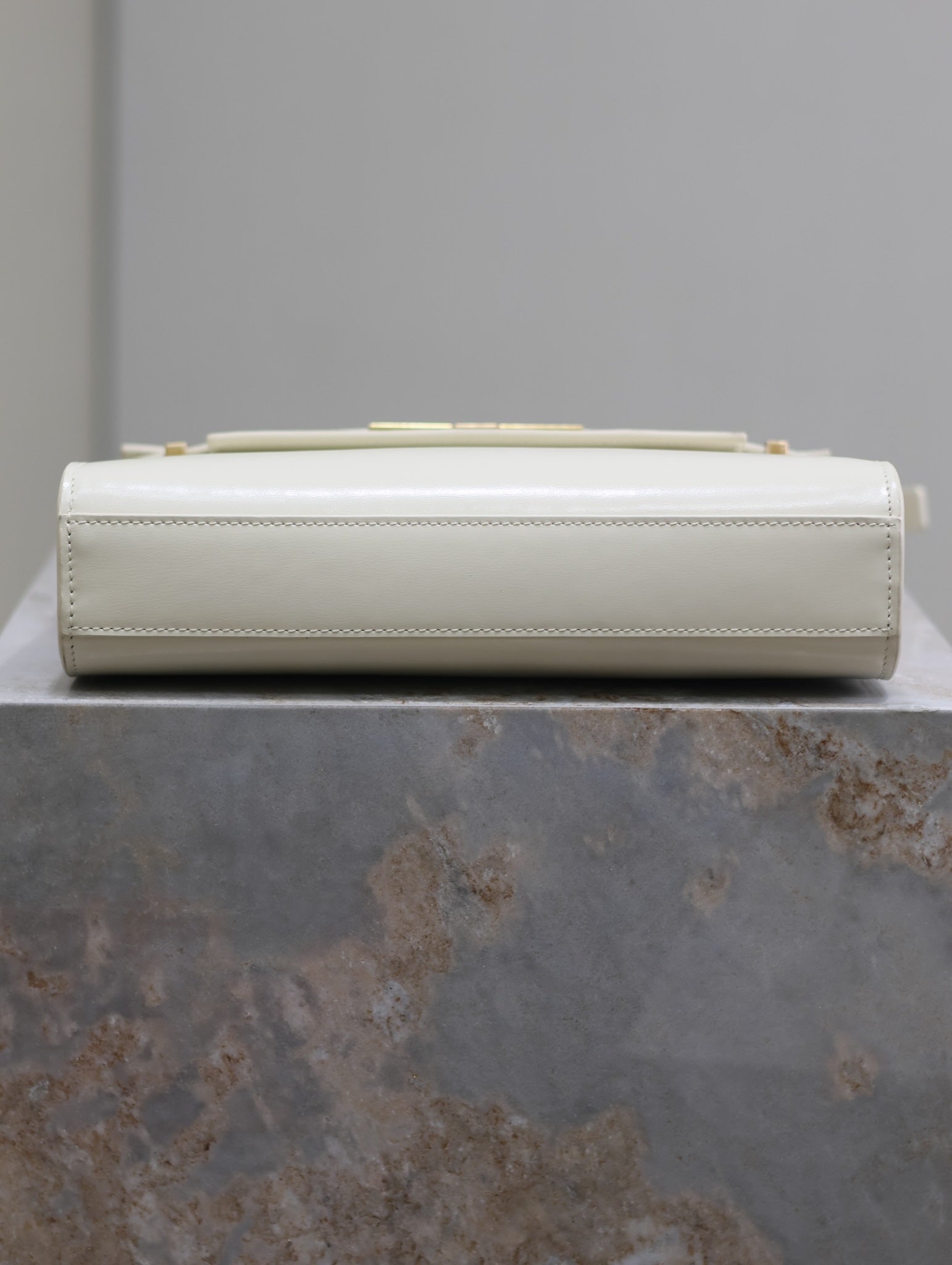 SAINT LAURENT MANHATTAN SMALL 24 IN WHITE SMOOTH LAMBSKIN GOLD HARDWARE
