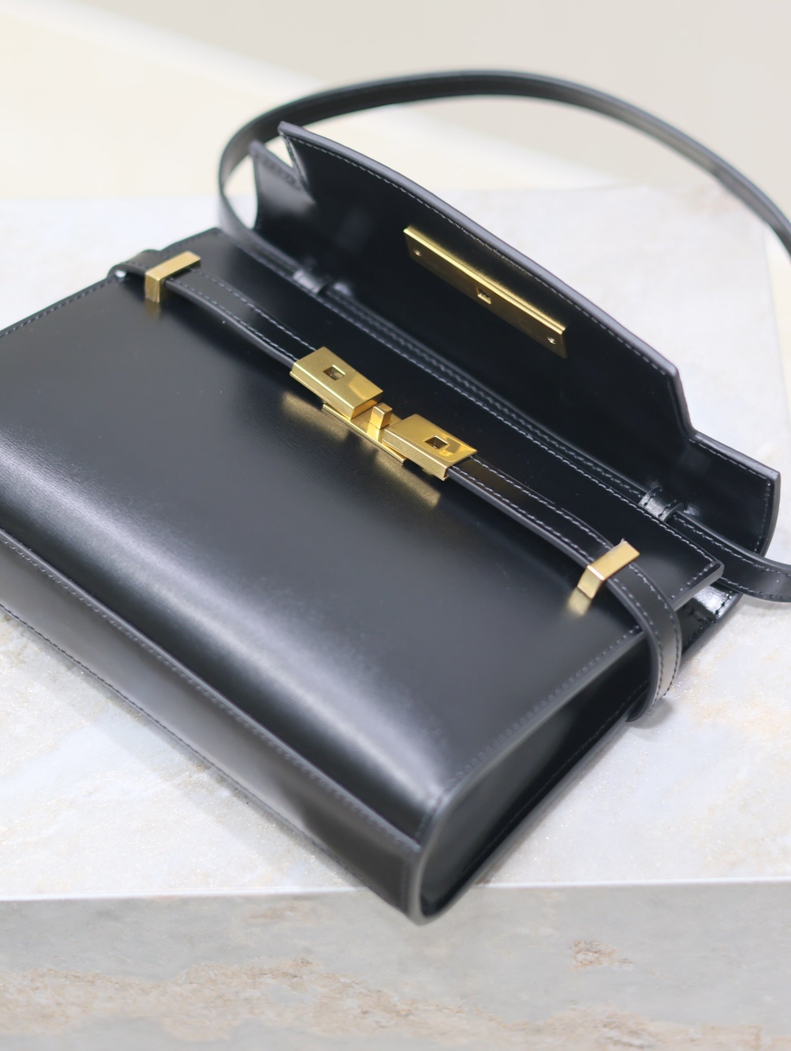 SAINT LAURENT MANHATTAN SMALL 24 IN BLACK SMOOTH LAMBSKIN GOLD HARDWARE