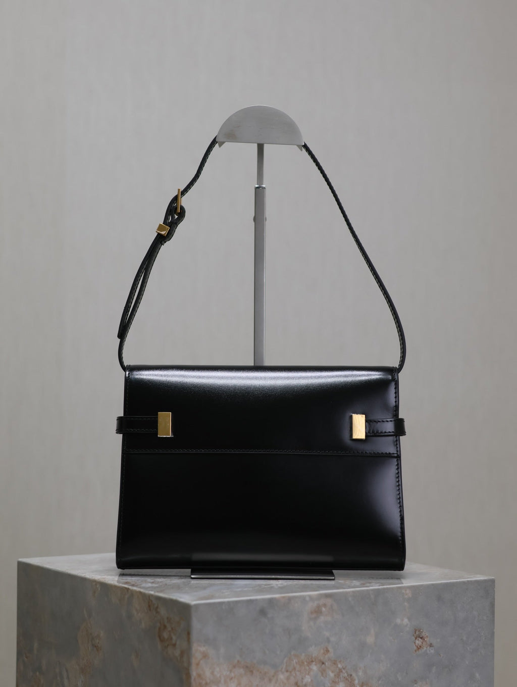 SAINT LAURENT MANHATTAN SMALL 24 IN BLACK SMOOTH LAMBSKIN GOLD HARDWARE