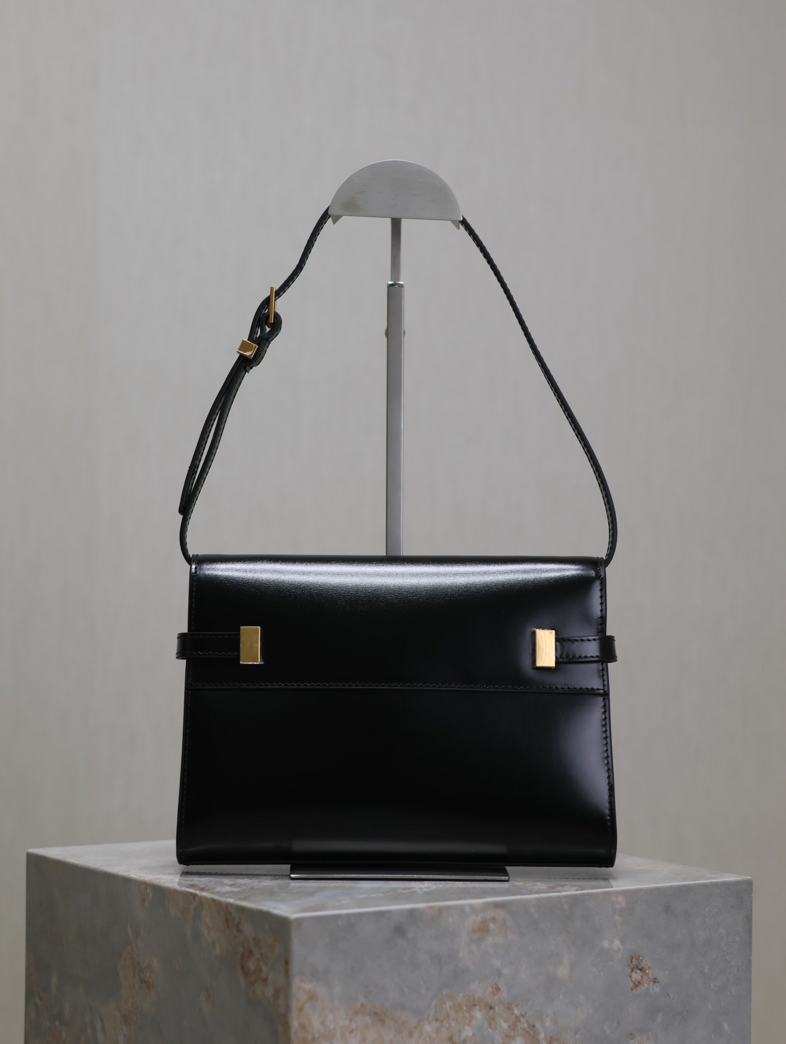 SAINT LAURENT MANHATTAN SMALL 24 IN BLACK SMOOTH LAMBSKIN GOLD HARDWARE
