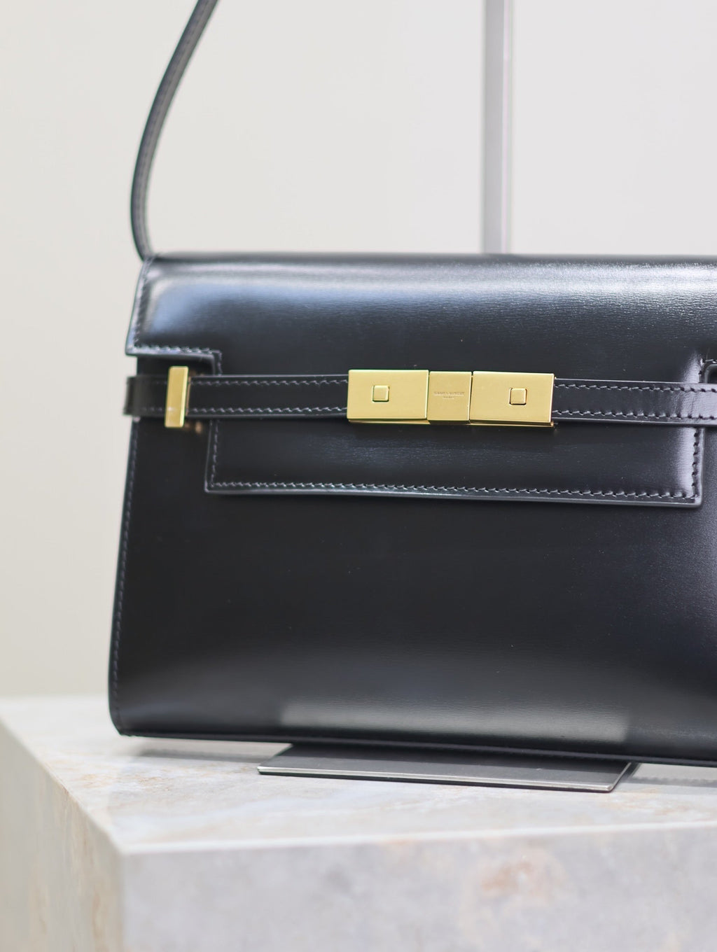 SAINT LAURENT MANHATTAN SMALL 24 IN BLACK SMOOTH LAMBSKIN GOLD HARDWARE