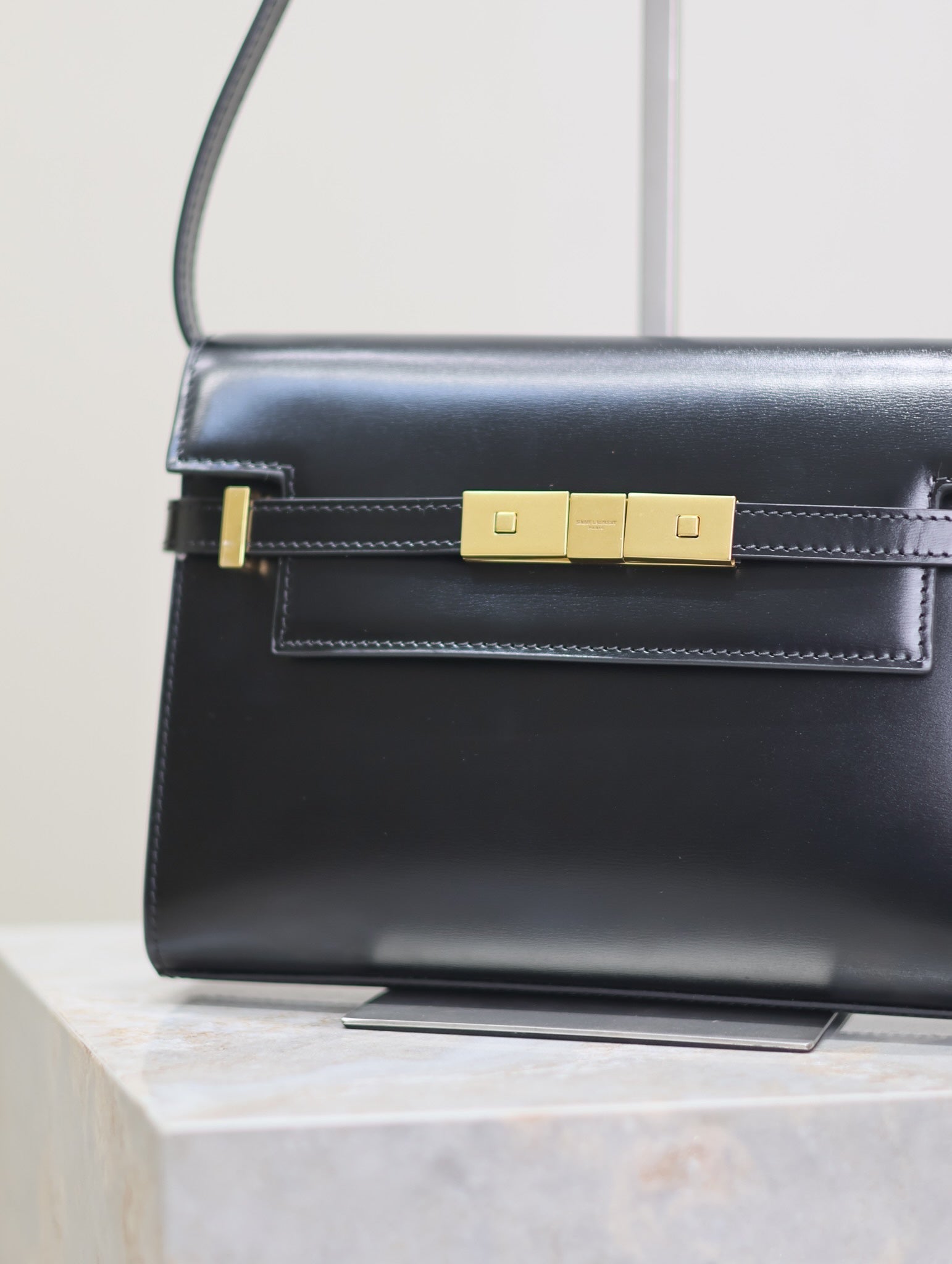 SAINT LAURENT MANHATTAN SMALL 24 IN BLACK SMOOTH LAMBSKIN GOLD HARDWARE