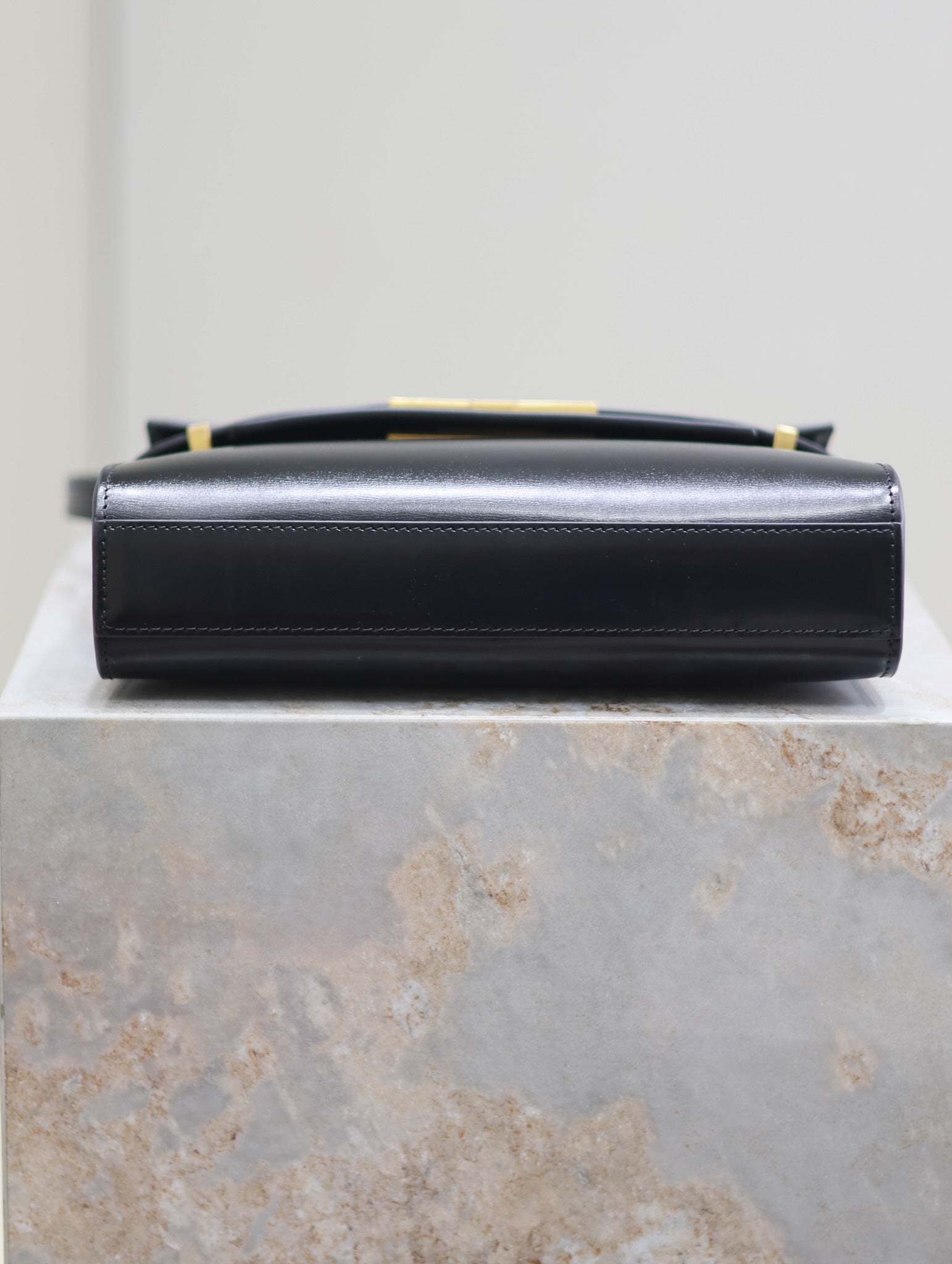 SAINT LAURENT MANHATTAN SMALL 24 IN BLACK SMOOTH LAMBSKIN GOLD HARDWARE