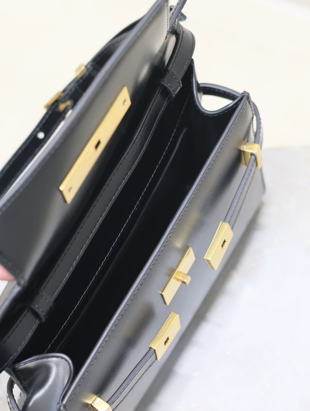 SAINT LAURENT MANHATTAN SMALL 24 IN BLACK SMOOTH LAMBSKIN GOLD HARDWARE