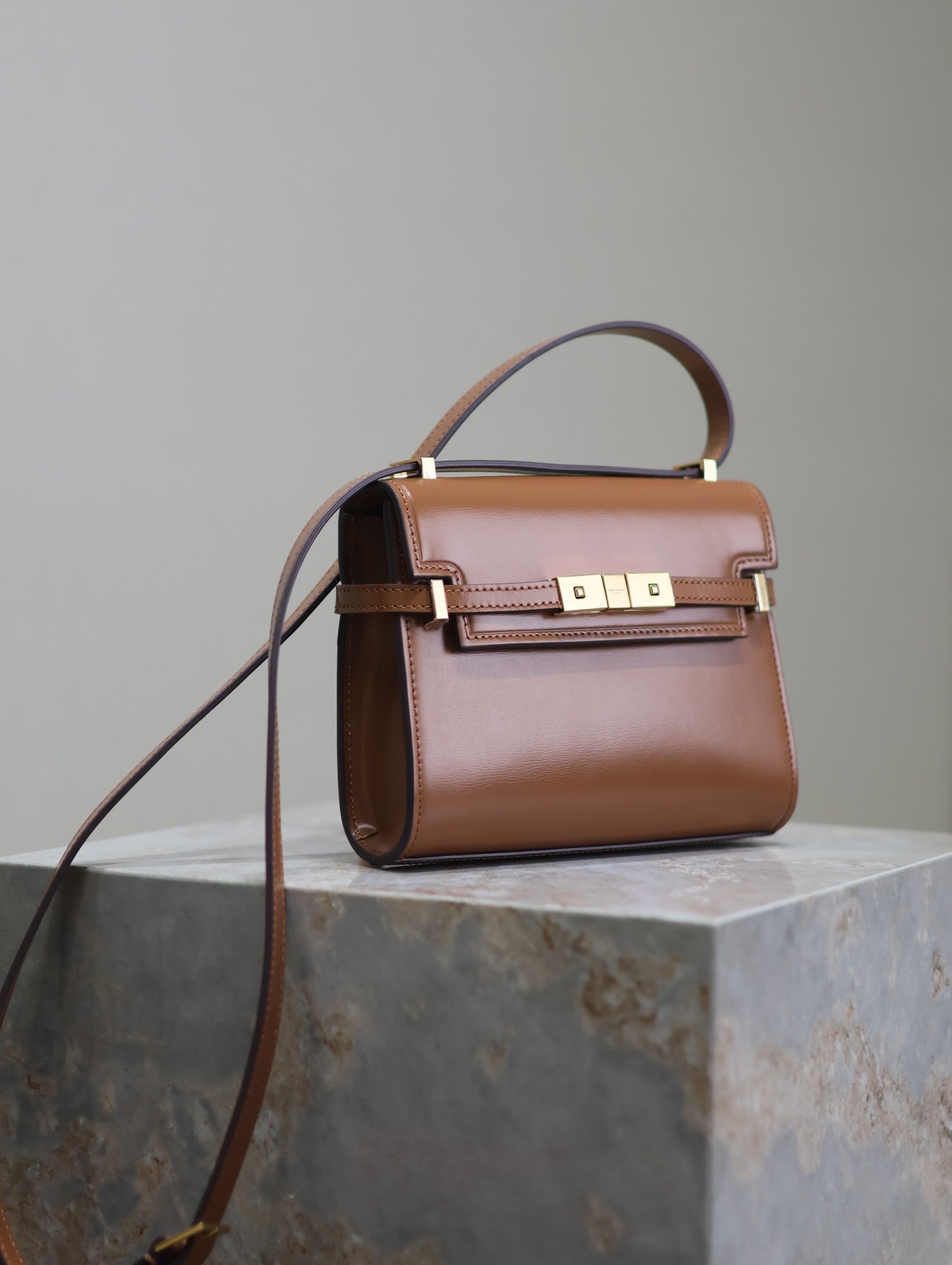 SAINT LAURENT YSL 25S MINI MANHATTAN 19 IN BROWN CALFSKIN GOLD HARDWARE