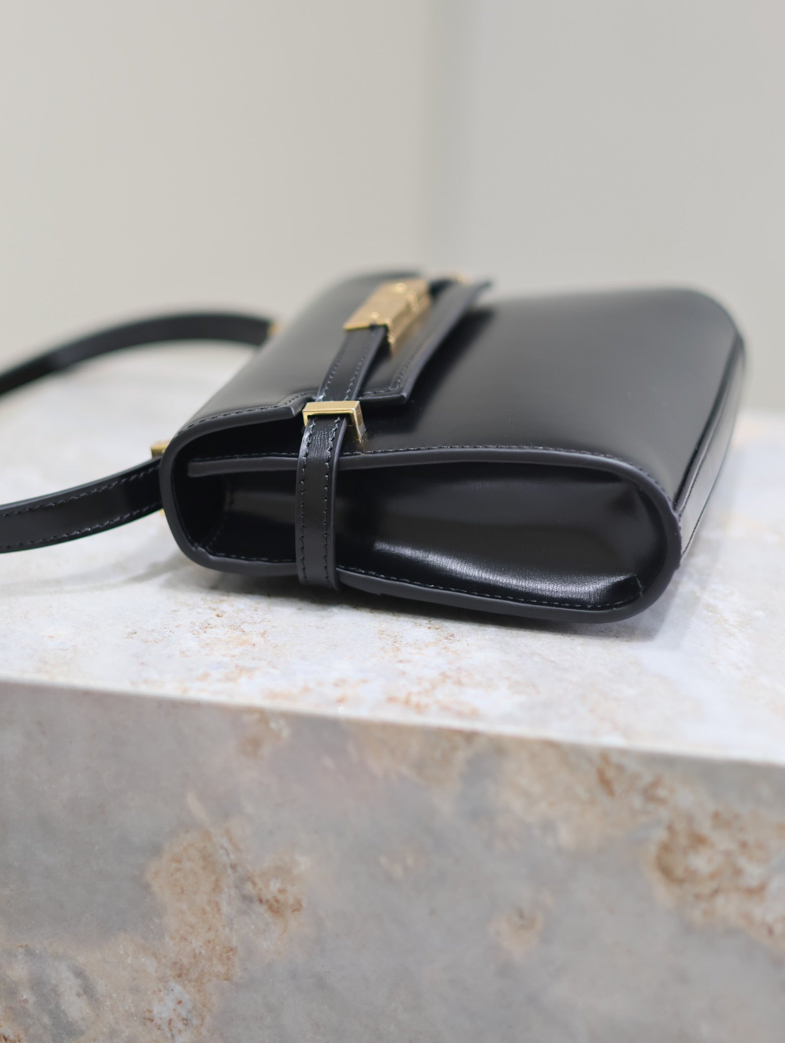SAINT LAURENT MANHATTAN MINI 19 IN BLACK SMOOTH LAMBSKIN GOLD BUCKLE