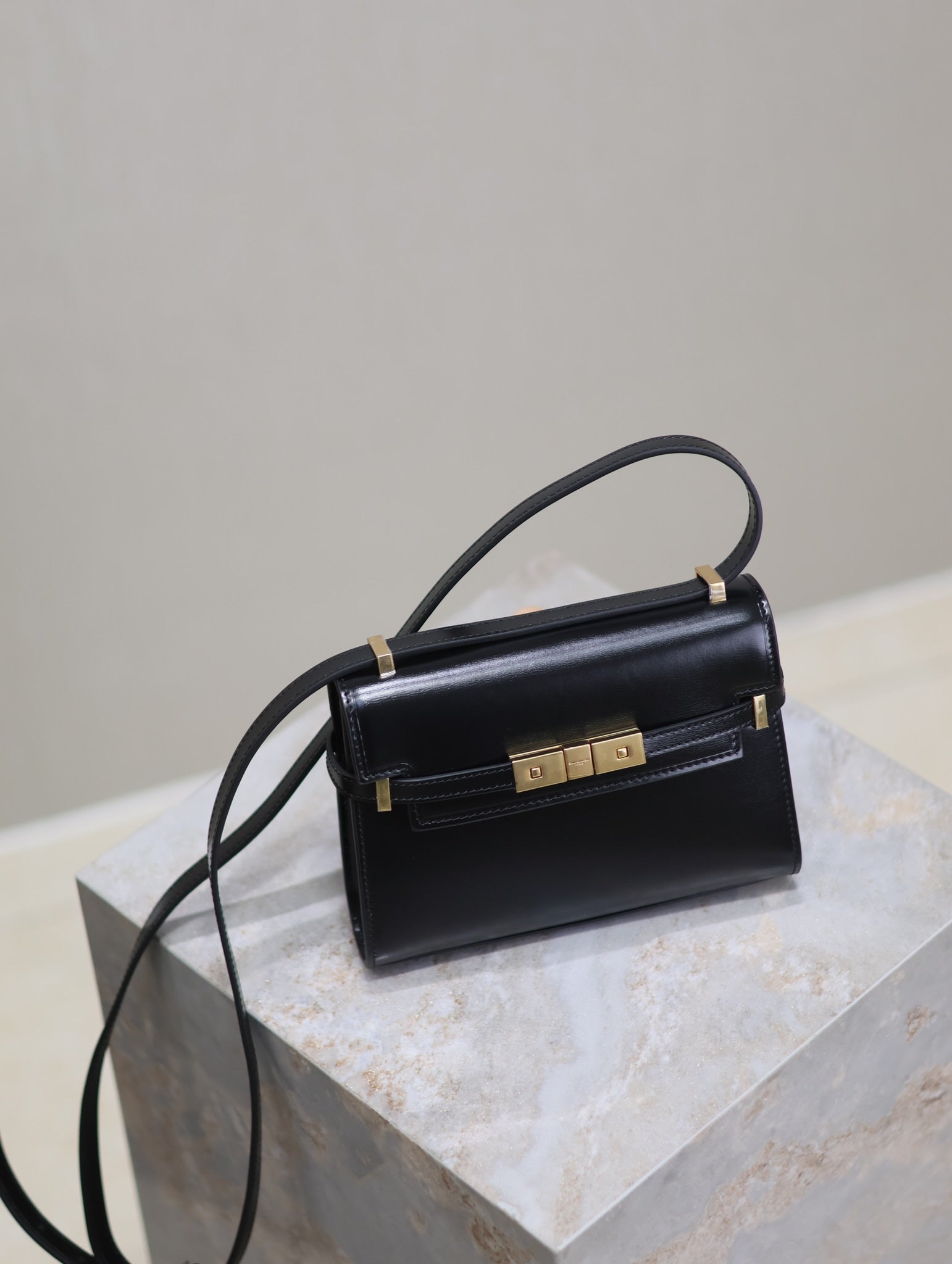 SAINT LAURENT MANHATTAN MINI 19 IN BLACK SMOOTH LAMBSKIN GOLD BUCKLE