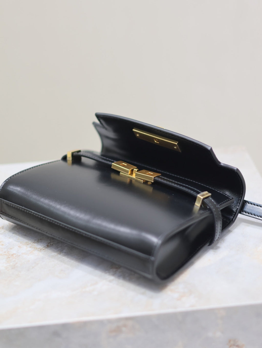 SAINT LAURENT MANHATTAN MINI 19 IN BLACK SMOOTH LAMBSKIN GOLD BUCKLE