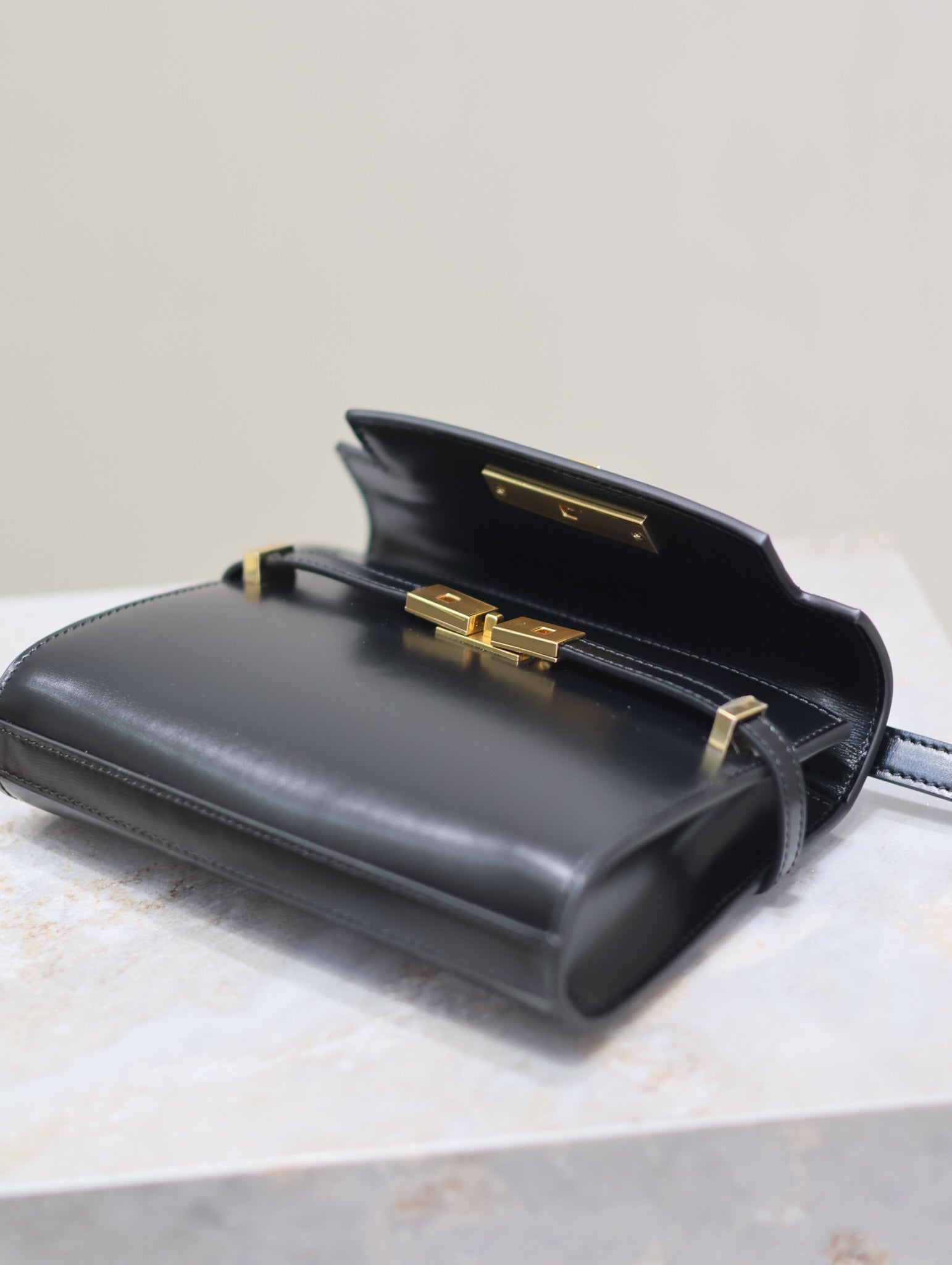 SAINT LAURENT MANHATTAN MINI 19 IN BLACK SMOOTH LAMBSKIN GOLD BUCKLE