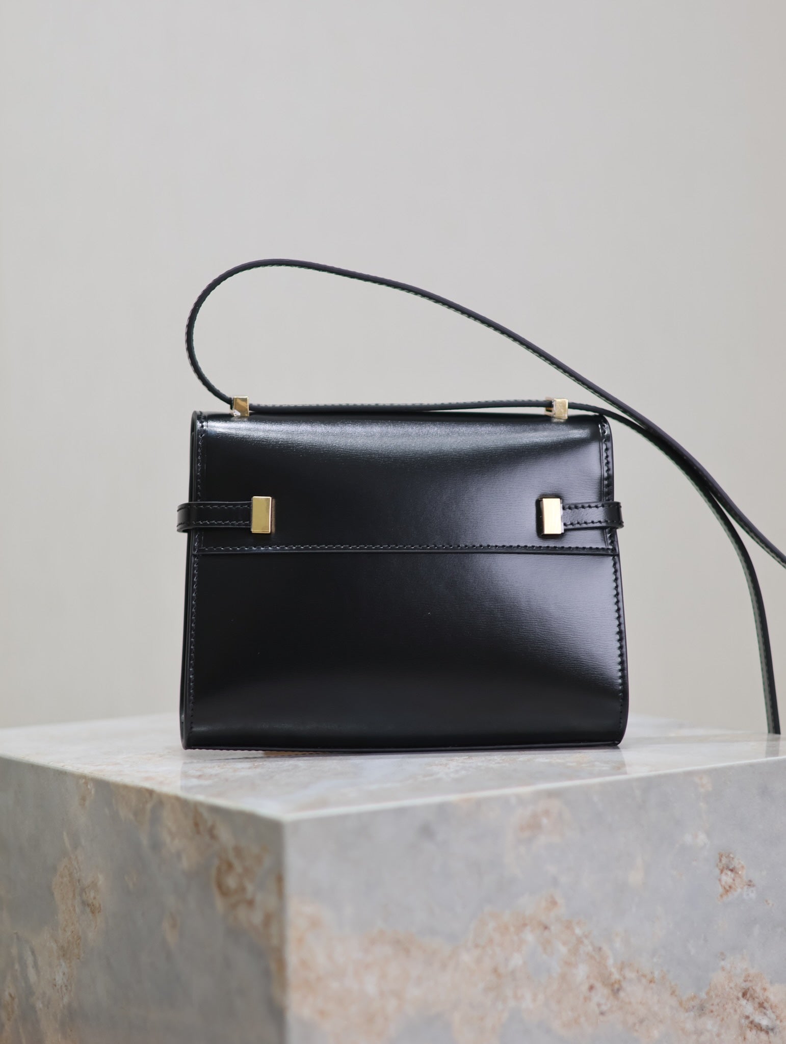 SAINT LAURENT MANHATTAN MINI 19 IN BLACK SMOOTH LAMBSKIN GOLD BUCKLE