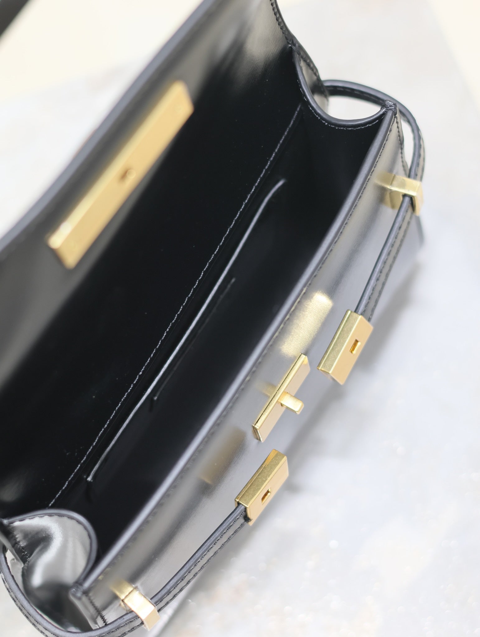 SAINT LAURENT MANHATTAN MINI 19 IN BLACK SMOOTH LAMBSKIN GOLD BUCKLE