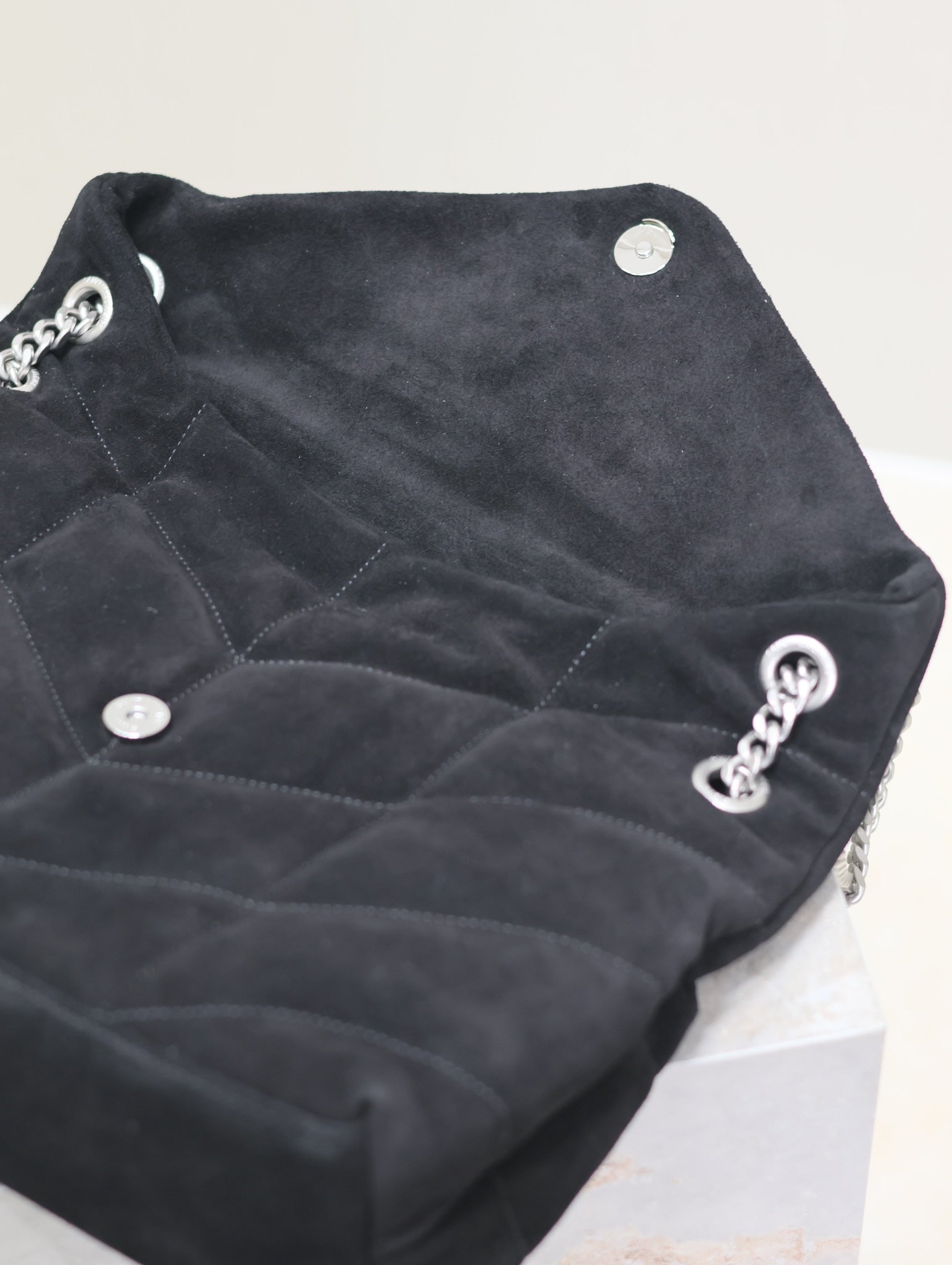 SAINT LAURENT YSL 25S LOULOU PUFFER GM 35 IN BLACK SUEDE SILVER HARDWRE