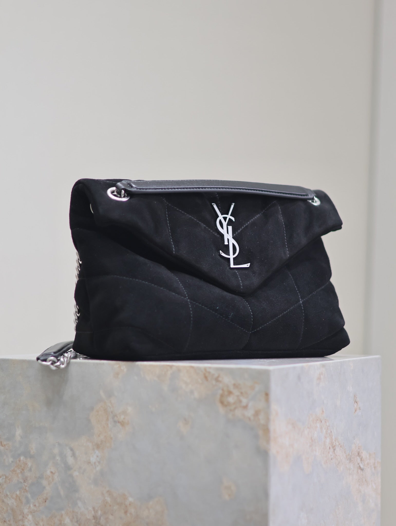 SAINT LAURENT YSL 25S LOULOU PUFFER MM 29 IN BLACK SUEDE SILVER HARDWARE
