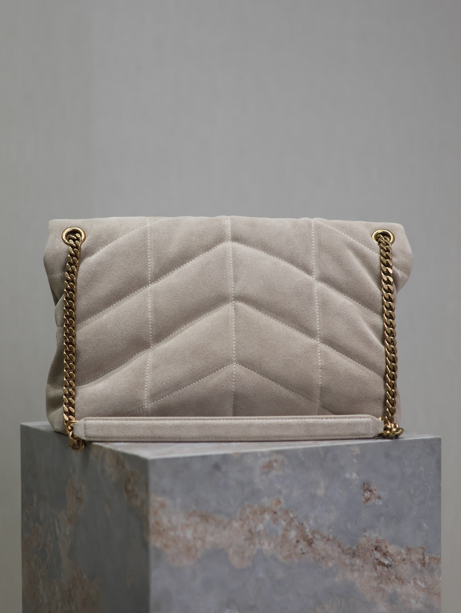 SAINT LAURENT YSL 25S LOULOU PUFFER GM 35 IN SMOKEY TAUPE SUEDE GOLD HARDWARE