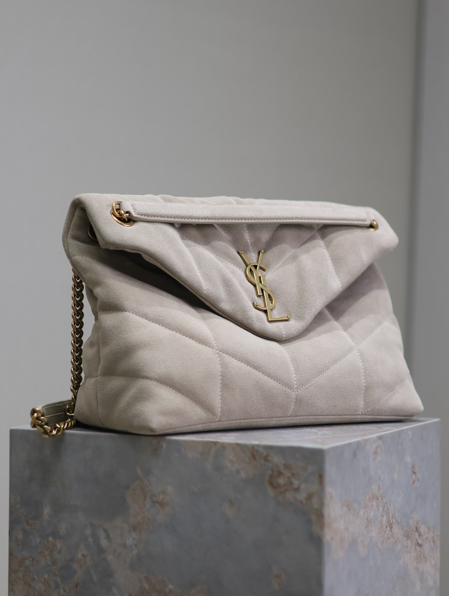 SAINT LAURENT YSL 25S LOULOU PUFFER GM 35 IN SMOKEY TAUPE SUEDE GOLD HARDWRE