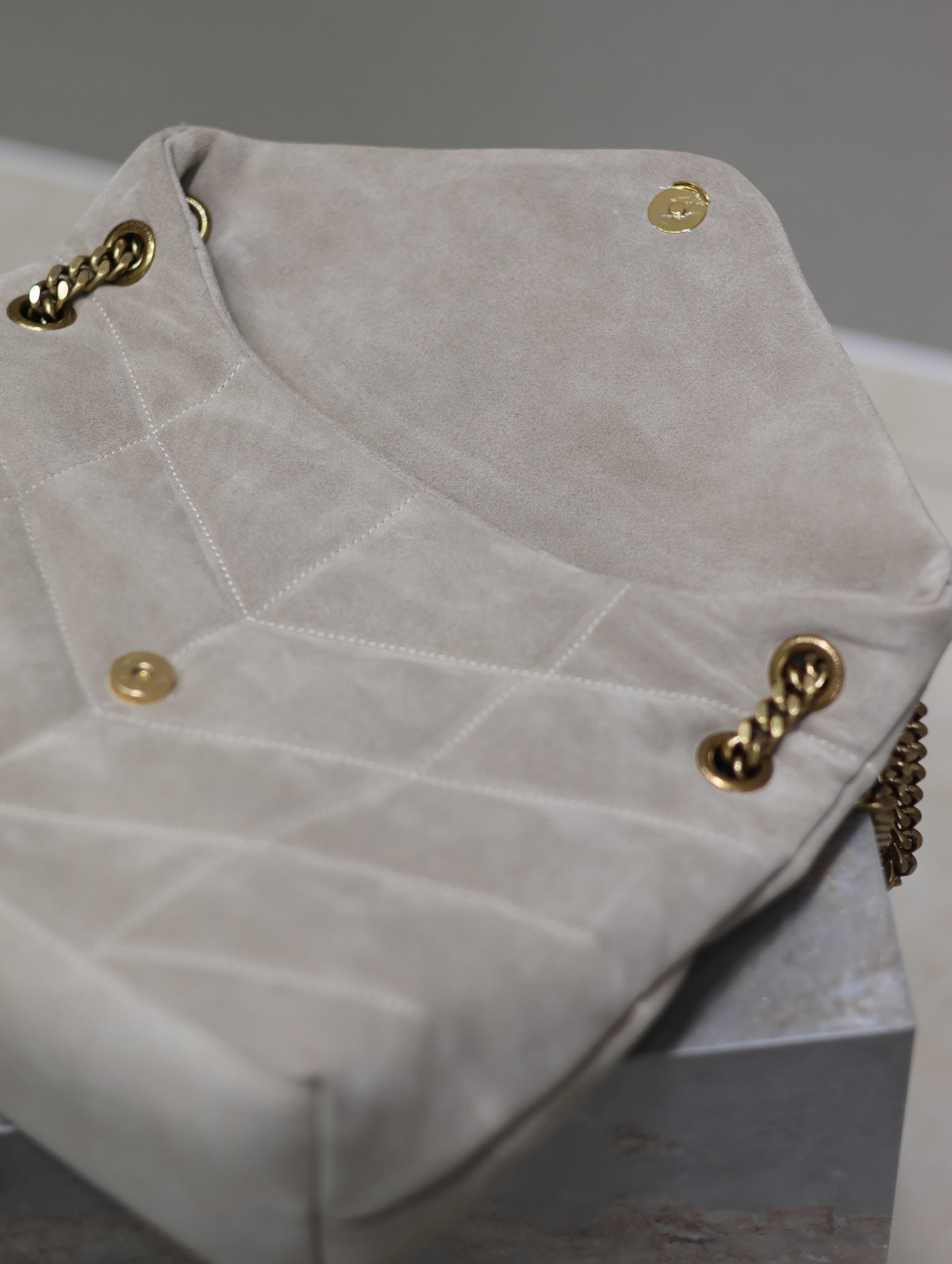 SAINT LAURENT YSL 25S LOULOU PUFFER GM 35 IN SMOKEY TAUPE SUEDE GOLD HARDWRE