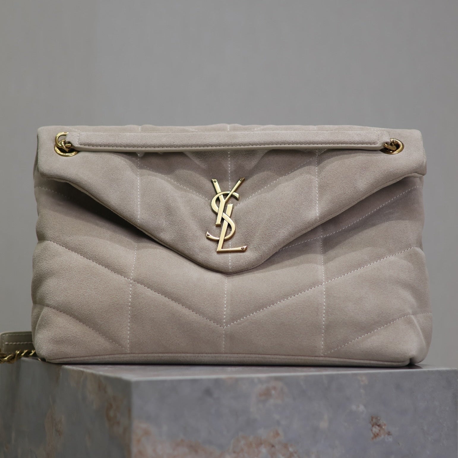 SAINT LAURENT YSL 25S LOULOU PUFFER GM 35 IN SMOKEY TAUPE SUEDE GOLD HARDWRE