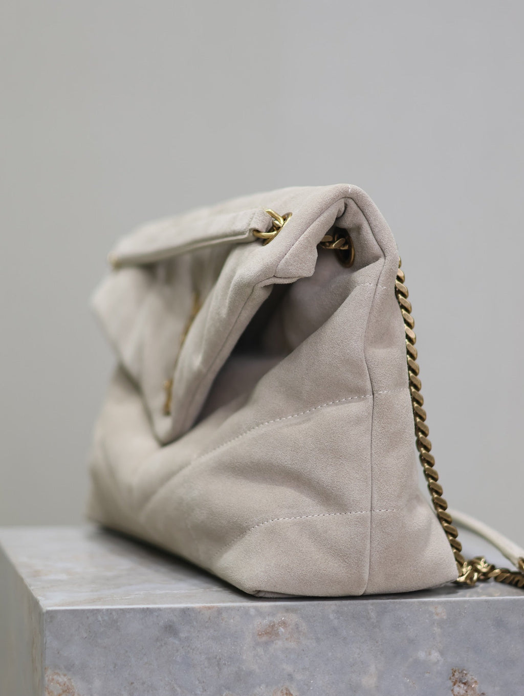 SAINT LAURENT YSL 25S LOULOU PUFFER GM 35 IN SMOKEY TAUPE SUEDE GOLD HARDWRE