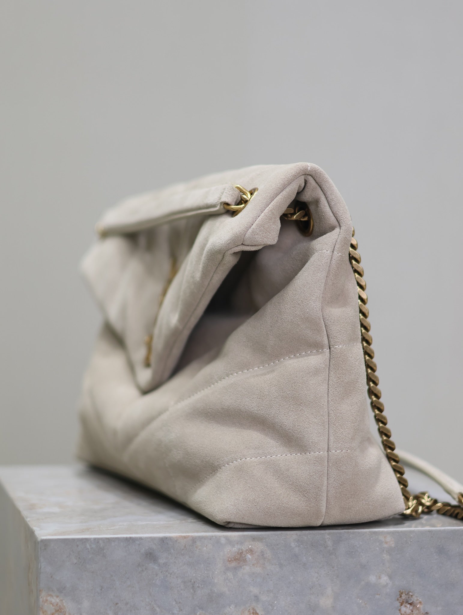 SAINT LAURENT YSL 25S LOULOU PUFFER GM 35 IN SMOKEY TAUPE SUEDE GOLD HARDWRE
