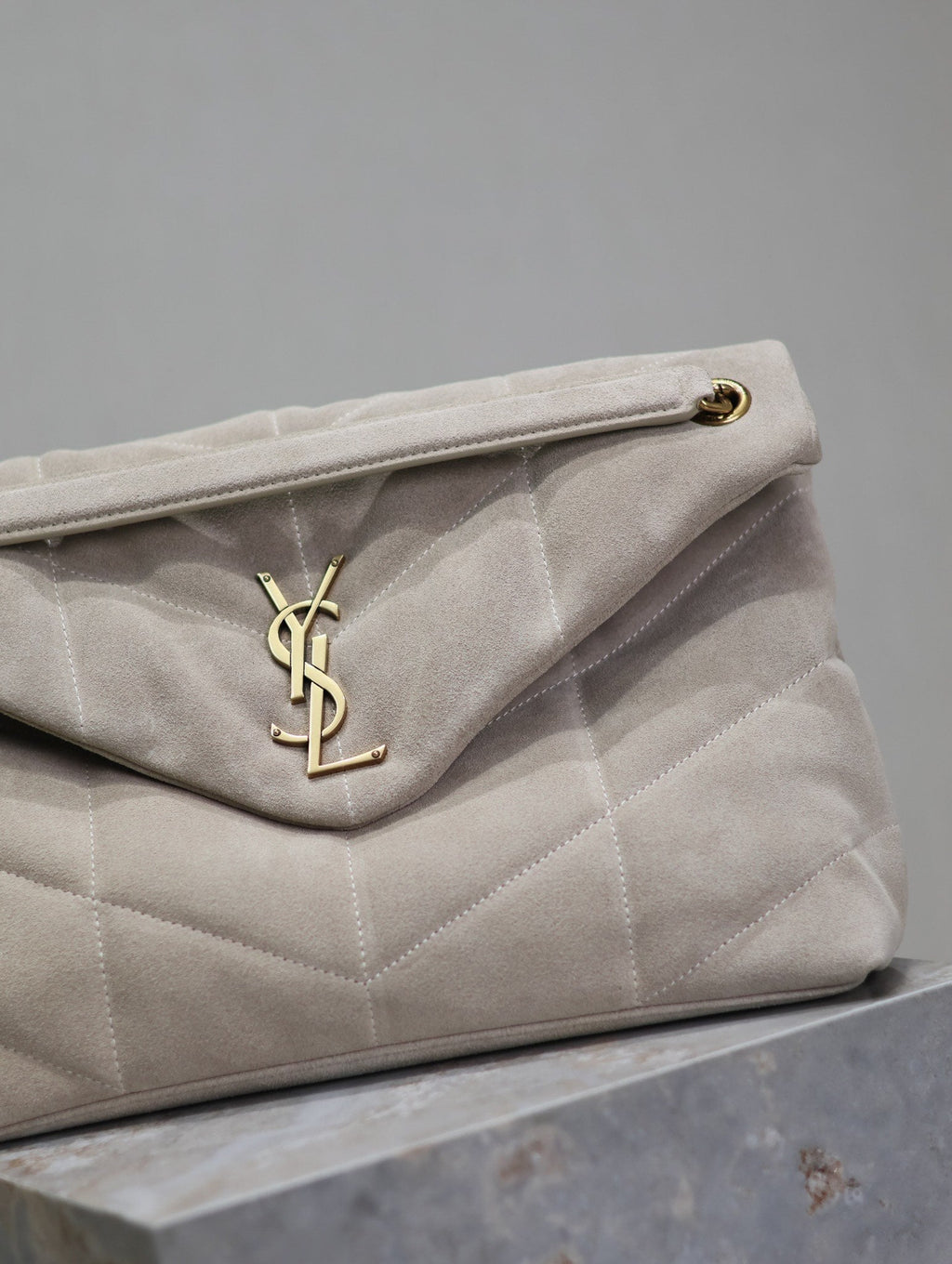 SAINT LAURENT YSL 25S LOULOU PUFFER GM 35 IN SMOKEY TAUPE SUEDE GOLD HARDWRE