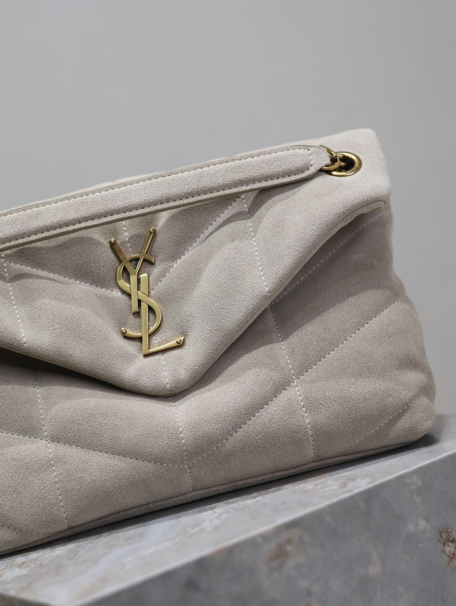 SAINT LAURENT YSL 25S LOULOU PUFFER MM 29 IN SMOKEY TAUPE SUEDE GOLD HARDWRE