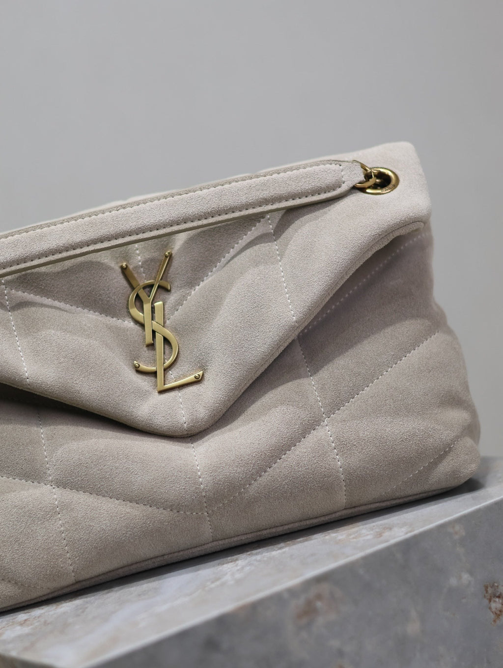SAINT LAURENT YSL 25S LOULOU PUFFER MM 29 IN SMOKEY TAUPE SUEDE GOLD HARDWARE