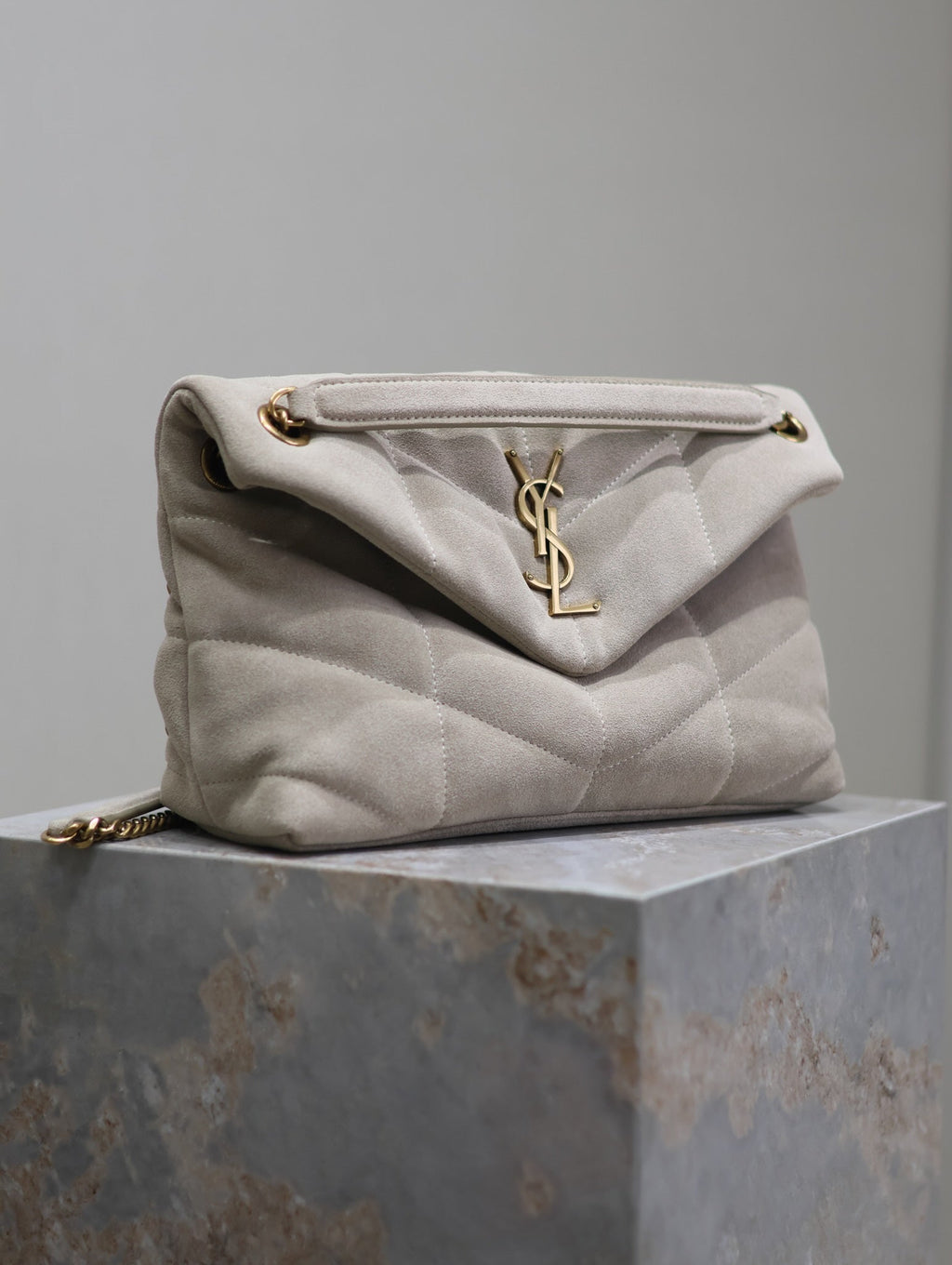 SAINT LAURENT YSL 25S LOULOU PUFFER MM 29 IN SMOKEY TAUPE SUEDE GOLD HARDWRE