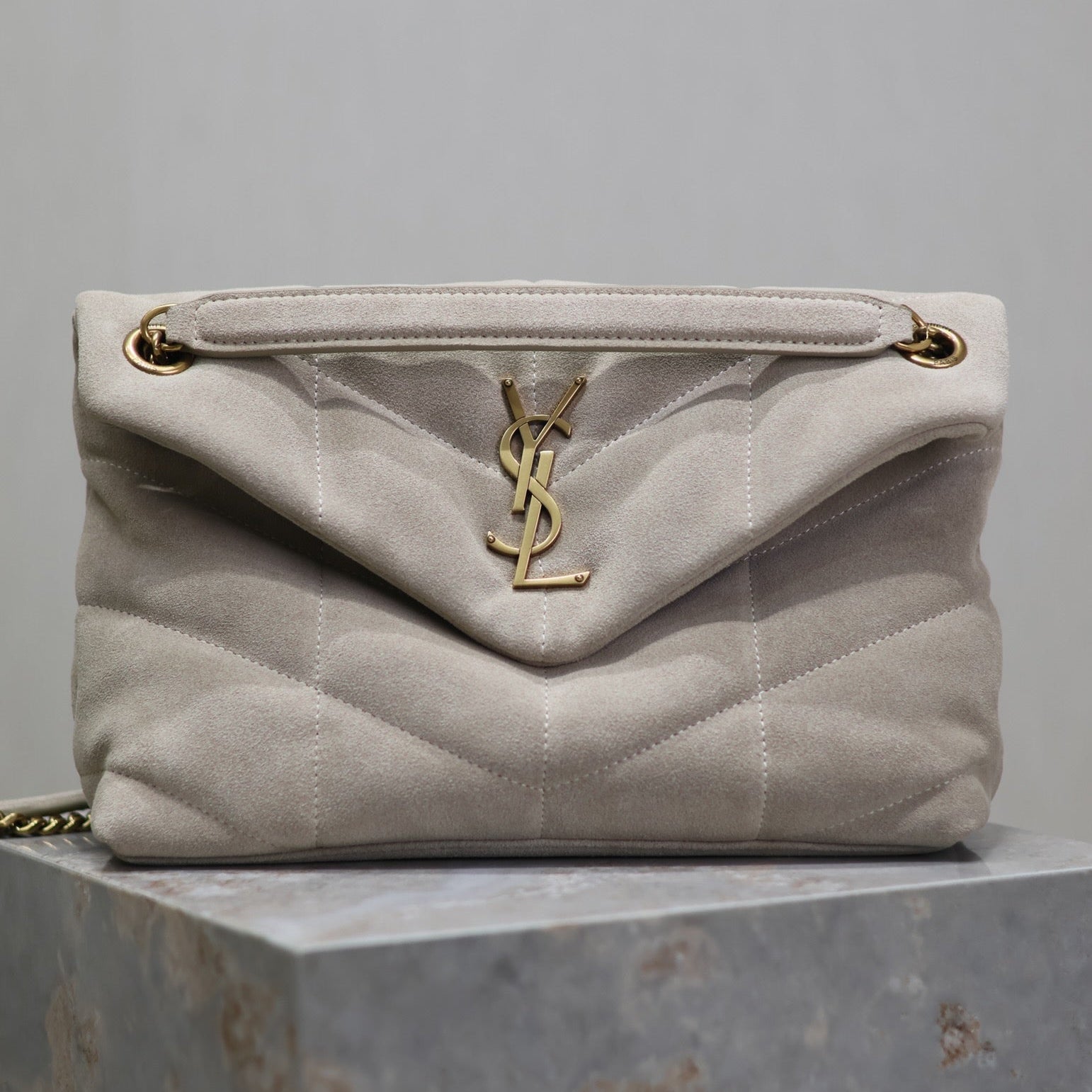 SAINT LAURENT YSL 25S LOULOU PUFFER MM 29 IN SMOKEY TAUPE SUEDE GOLD HARDWRE