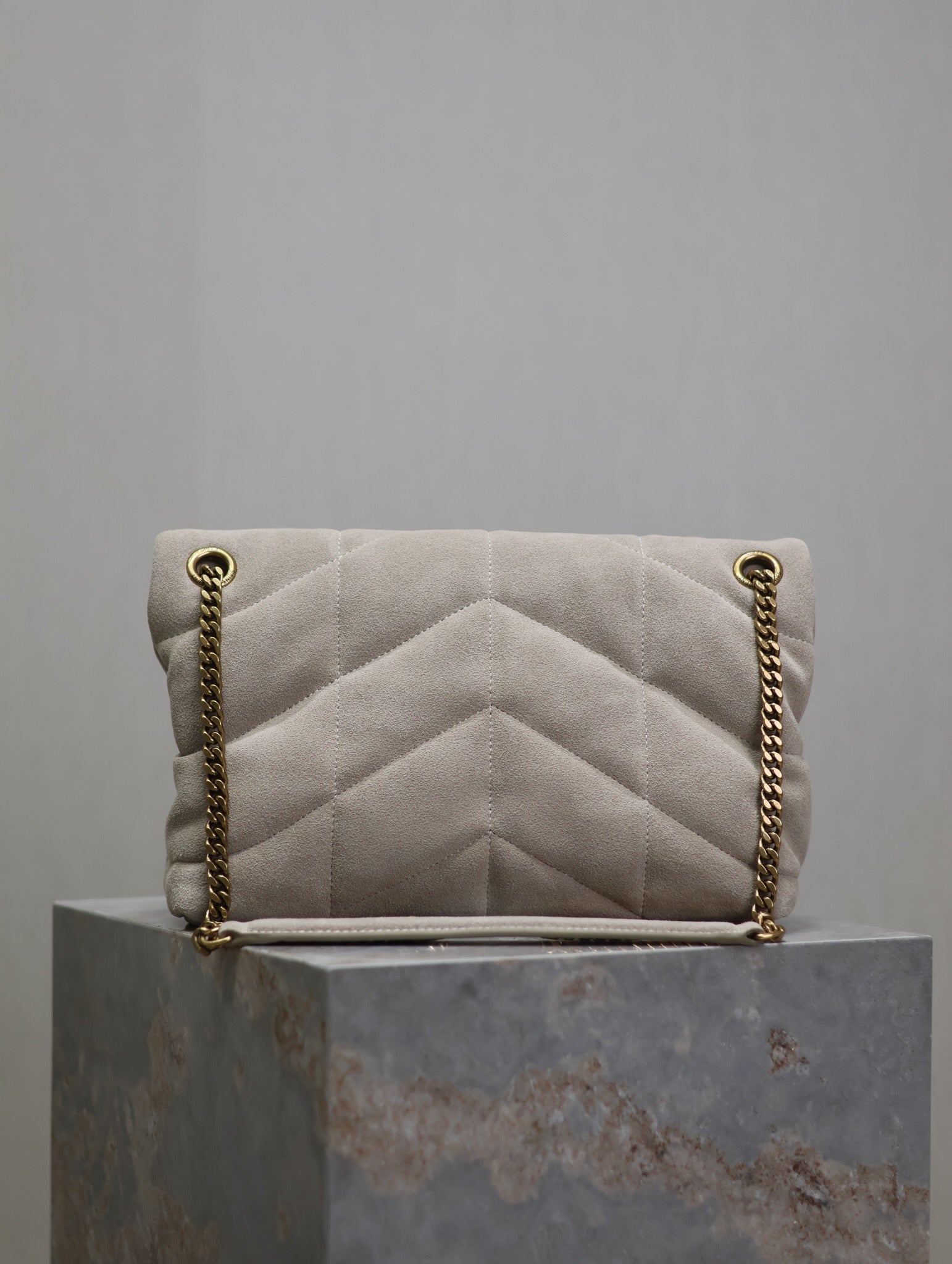 SAINT LAURENT YSL 25S LOULOU PUFFER MM 29 IN SMOKEY TAUPE SUEDE GOLD HARDWRE