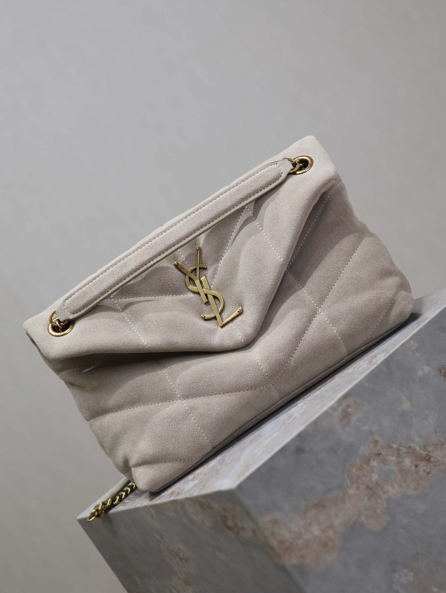 SAINT LAURENT YSL 25S LOULOU PUFFER MM 29 IN SMOKEY TAUPE SUEDE GOLD HARDWARE