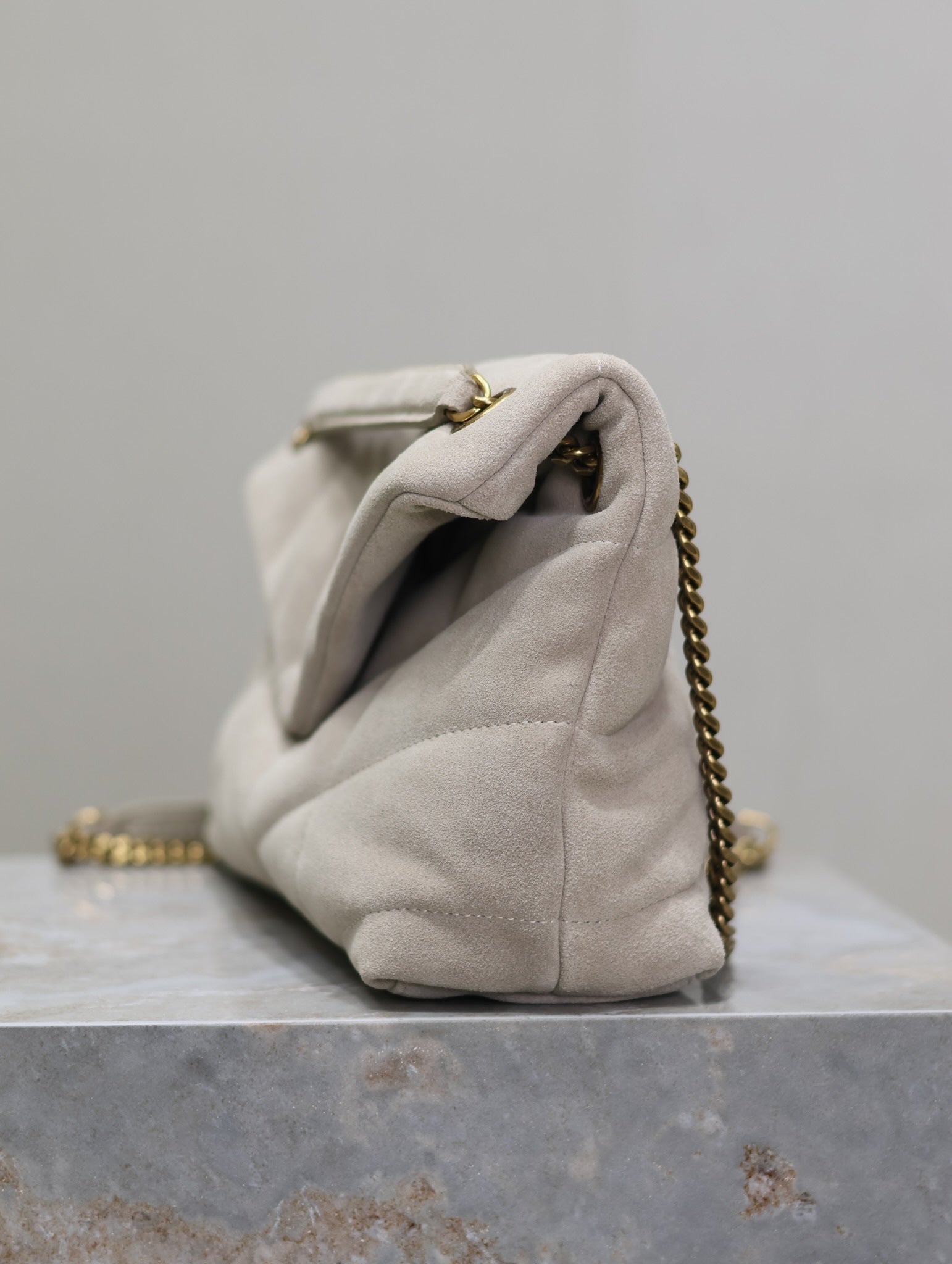 SAINT LAURENT YSL 25S LOULOU PUFFER MM 29 IN SMOKEY TAUPE SUEDE GOLD HARDWRE