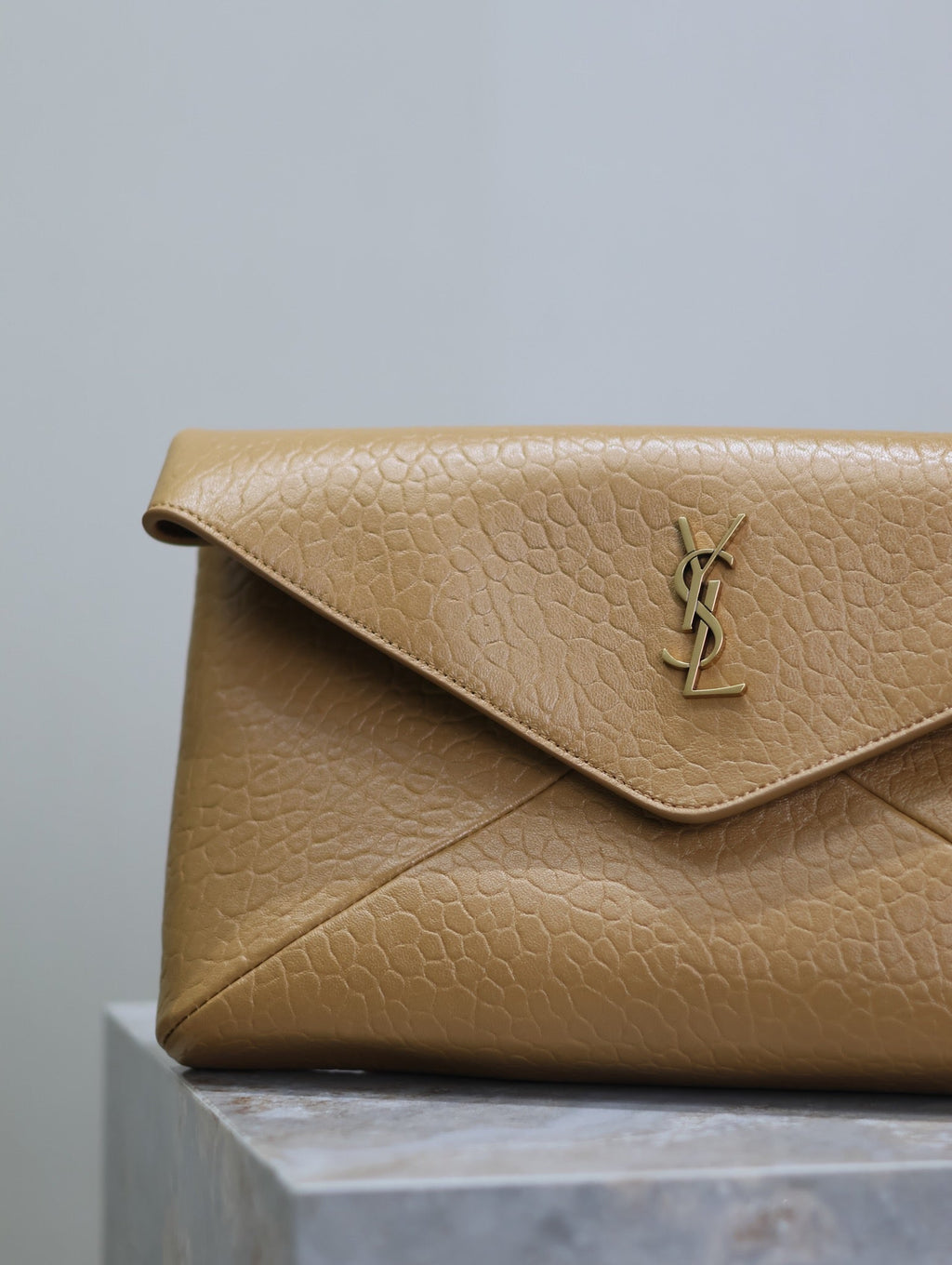SAINT LAURENT ENVELOPE CLUTCH 29 IN EARTHY YELLOW LAMBSKIN COPPER LOGO