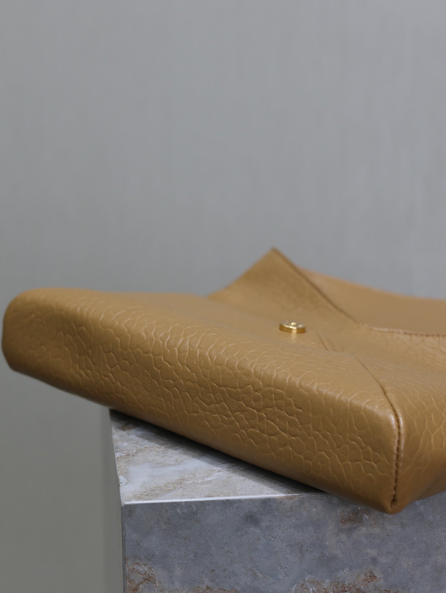 SAINT LAURENT ENVELOPE CLUTCH 29 IN EARTHY YELLOW LAMBSKIN COPPER LOGO