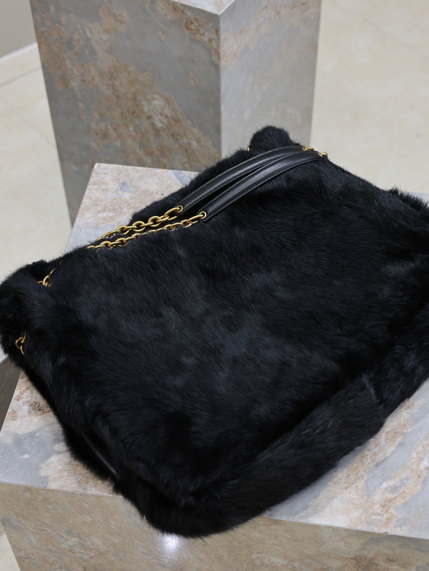 SAINT LAURENT JAMIE 4.3 LARGE BAG 43 IN BLACK LAMB FUR GOLD HARDWARE