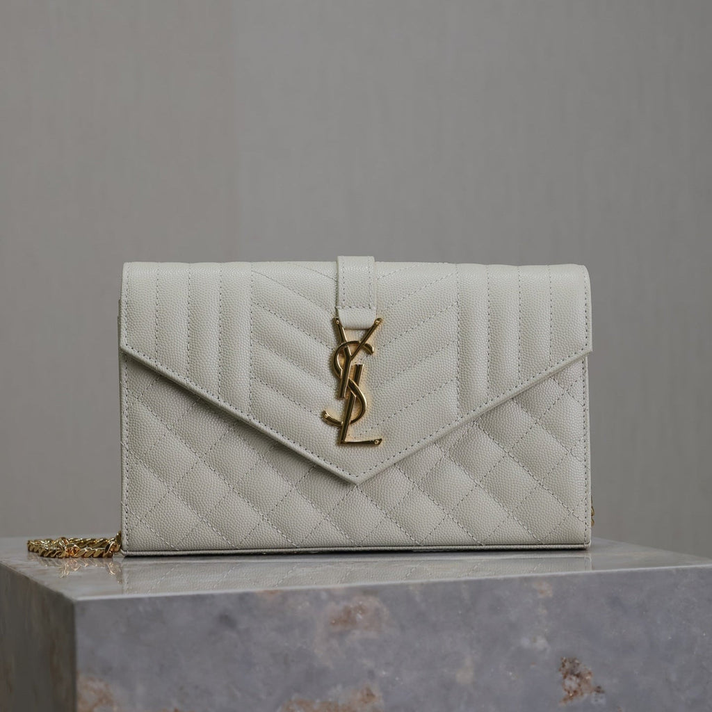 SAINT LAURENT ENVELOPE CHAIN BAG 22 IN WHITE LAMBSKIN GOLD HARDWARE